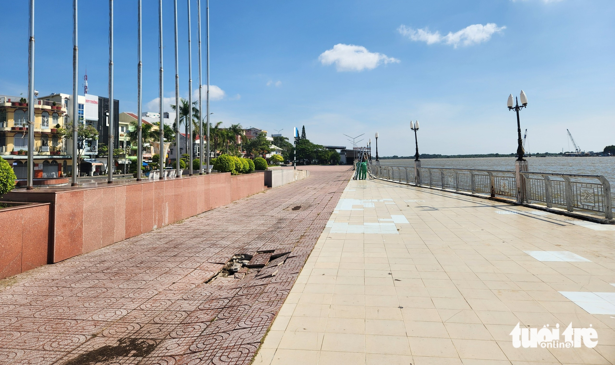 Sớm khắc phục bờ kè chống sạt lở tại công viên 9 nàng tiên - Ảnh 1.