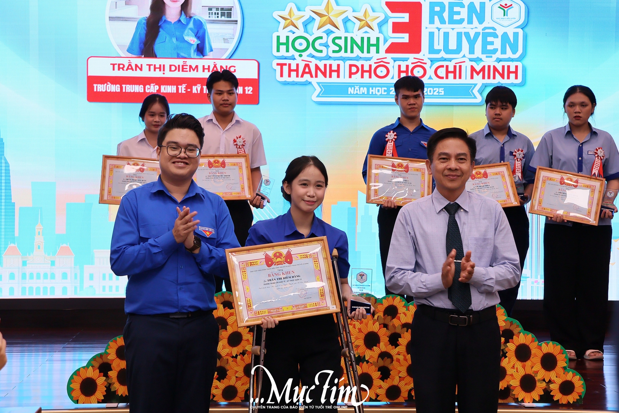 Tuyên dương 87 gương Học sinh 3 rèn luyện TP.HCM năm học 2024 - 2025- Ảnh 7.