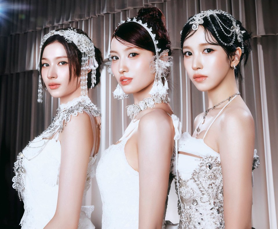 Wonyoung (IVE) sánh vai Lee Jun Young làm MC; TWICE ra mắt nhóm nhỏ- Ảnh 3. Wonyoung (IVE) sánh vai Lee Jun Young làm MC; TWICE ra mắt nhóm nhỏ- Ảnh 3.