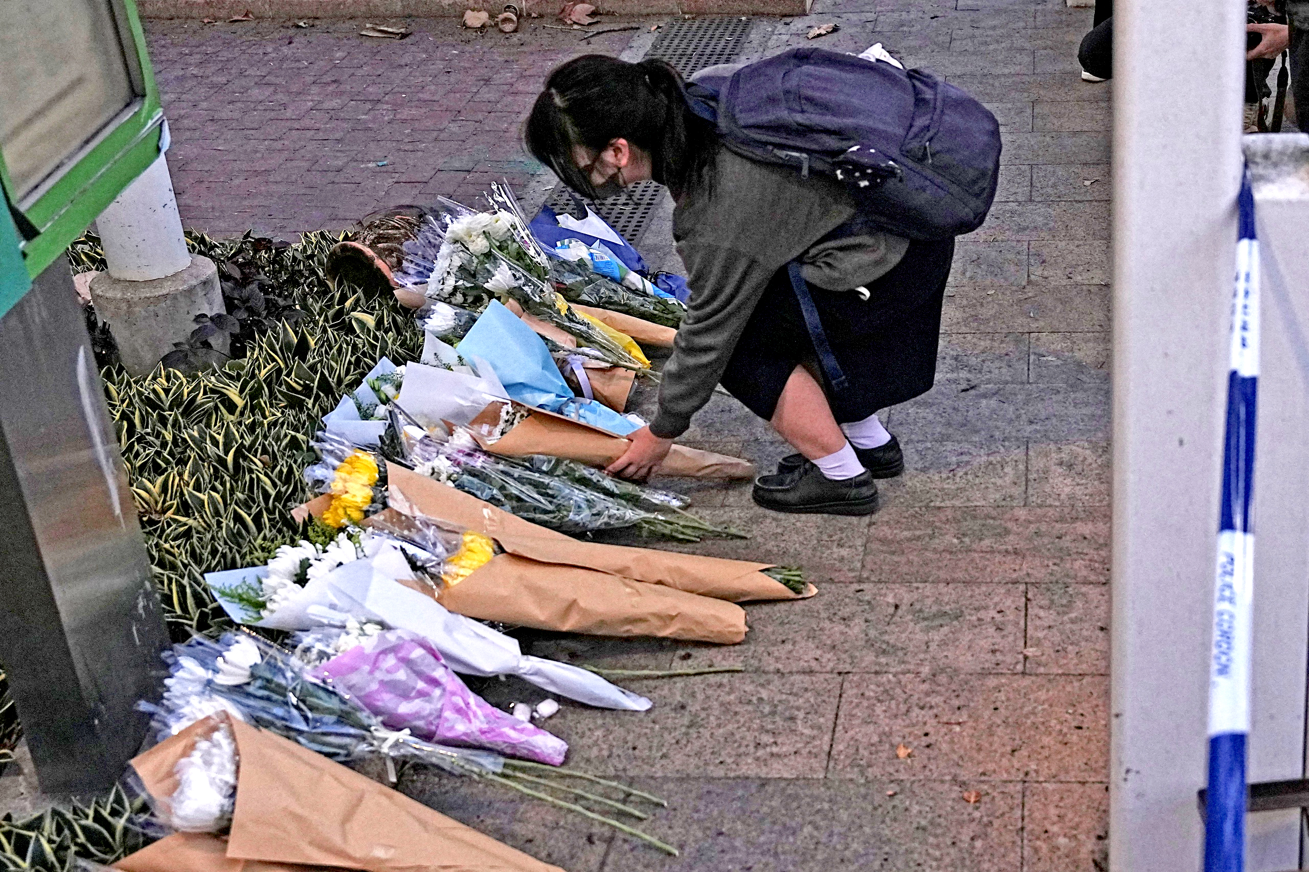 Hong Kong để tang 3 ngày các nạn nhân trong vụ cháy chung cư kinh hoàng - Ảnh 1.