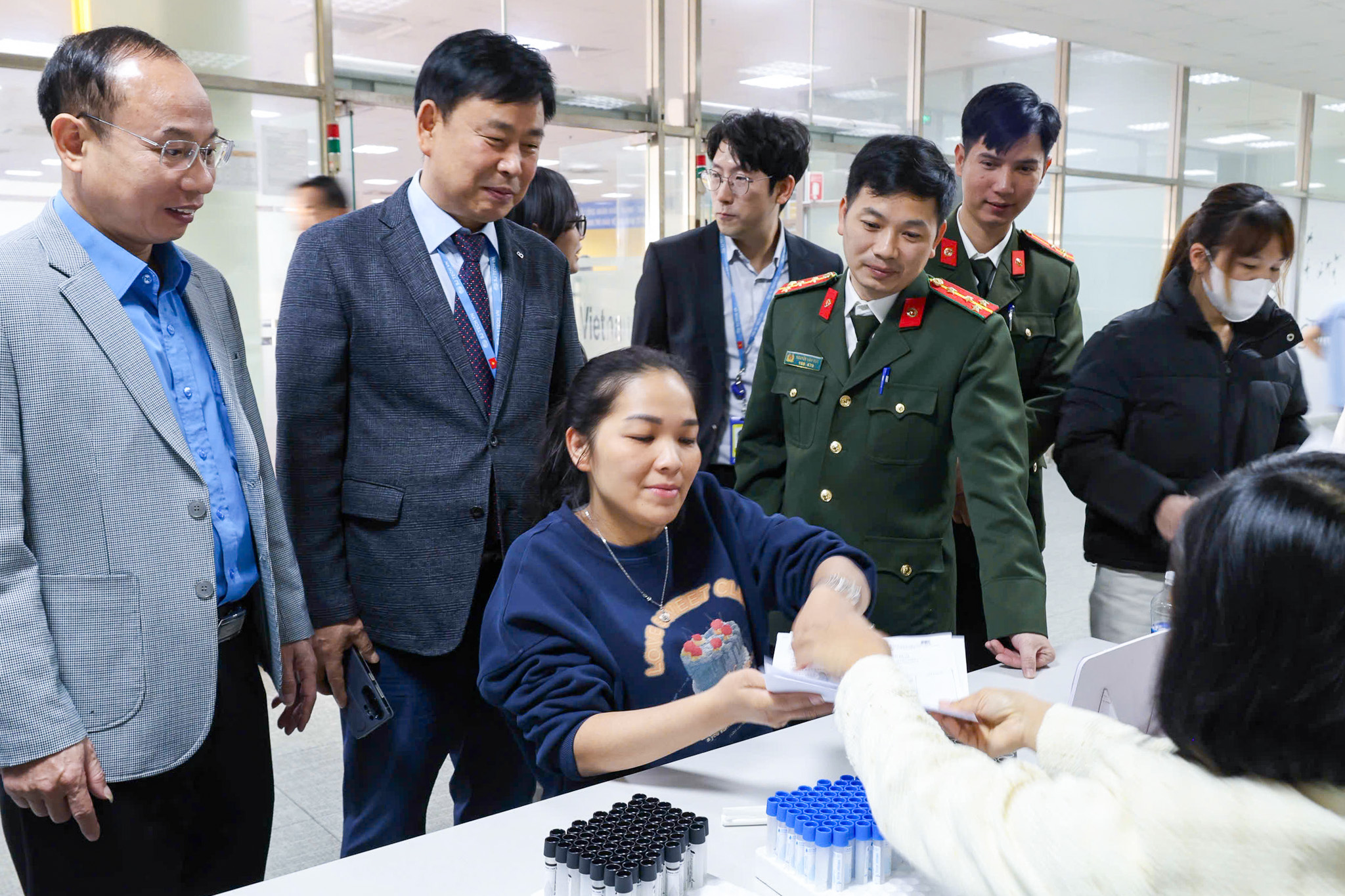 Sẽ khám bệnh miễn phí cho 15.000 công nhân ở 7 tỉnh, thành phố - Ảnh 1. Khám bệnh miễn phí cho 15.000 công nhân ở 7 tỉnh, thành phố - Ảnh 1.