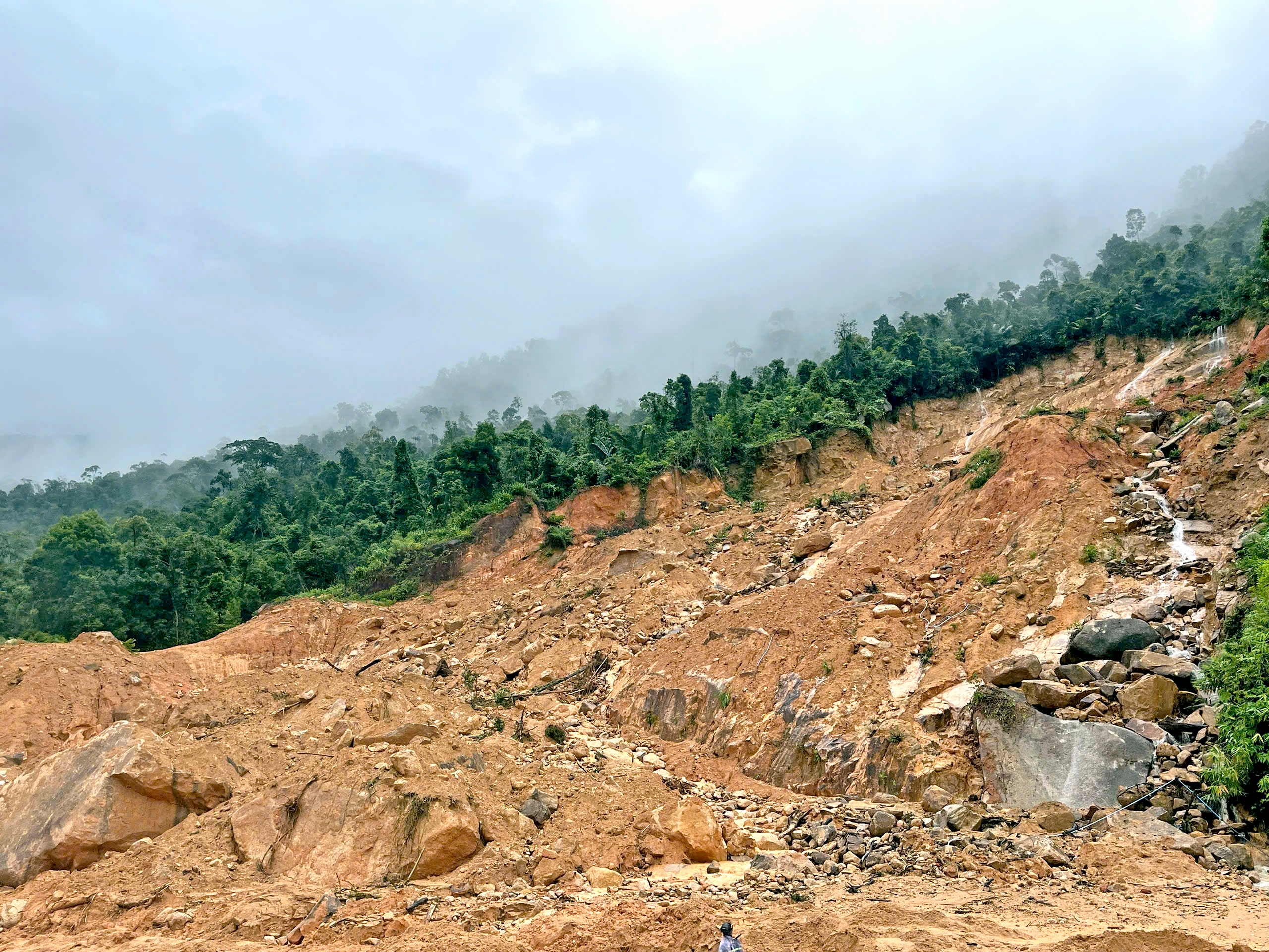 Đến lượt Lâm Đồng công bố tình huống khẩn cấp về thiên tai trên quốc lộ 27C - Ảnh 1.
