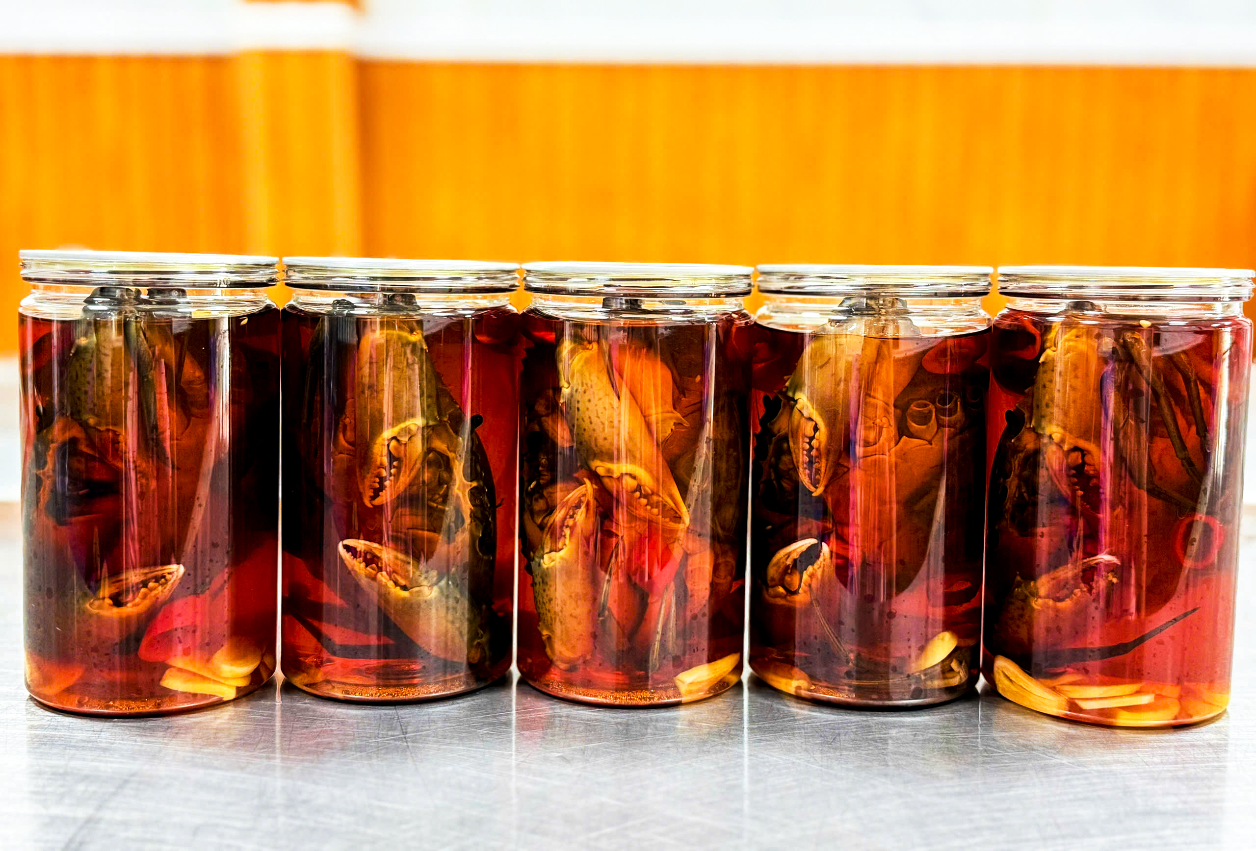 Hàn Quốc có cua ngâm tương, Cà Mau có cua gạch ngâm mắm nhĩ - Ảnh 3.