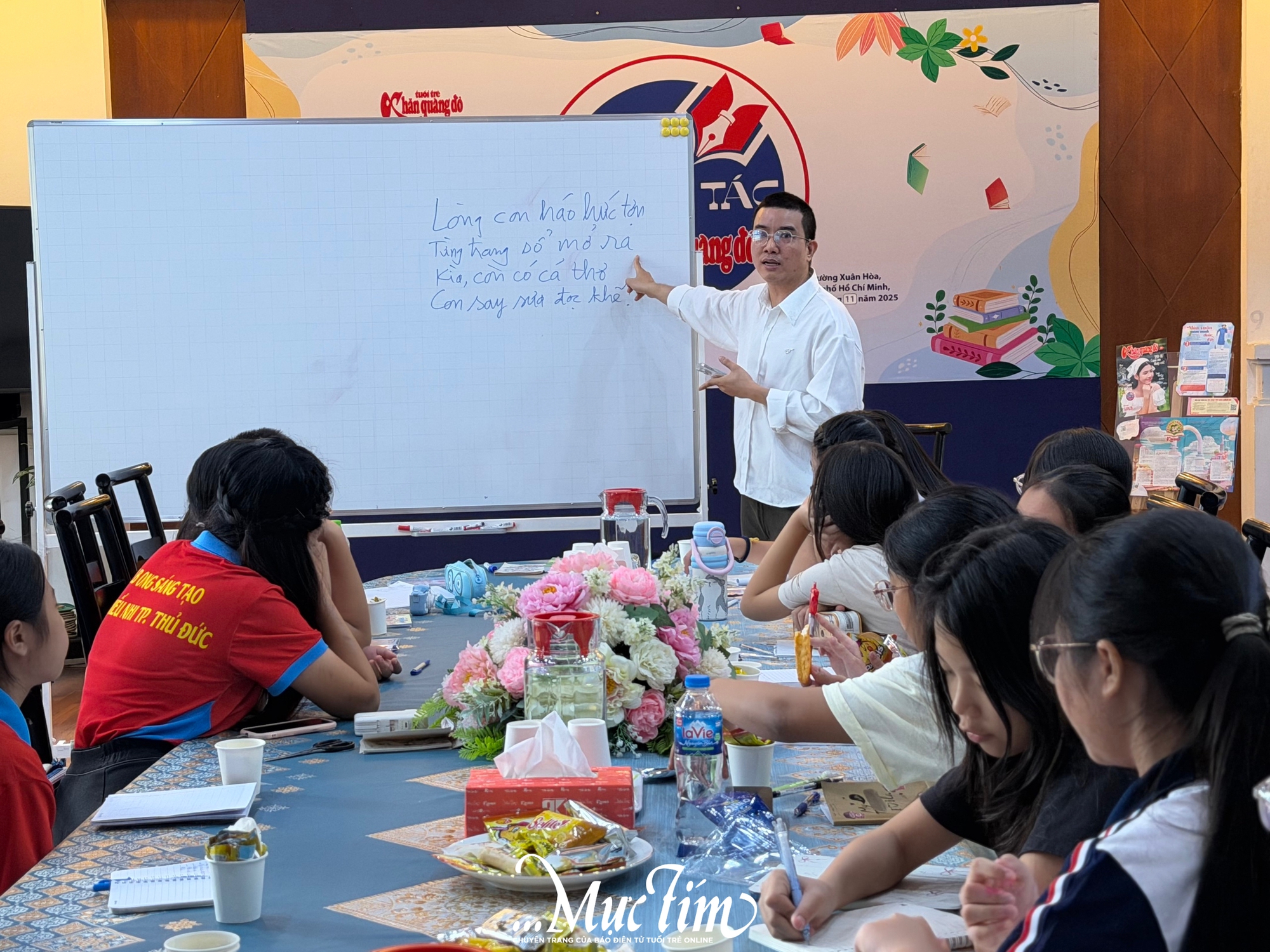 CLB Sáng tác Khăn Quàng Đỏ khám phá bí kíp làm thơ từ Nhà văn Hồ Huy Sơn - Ảnh 3.