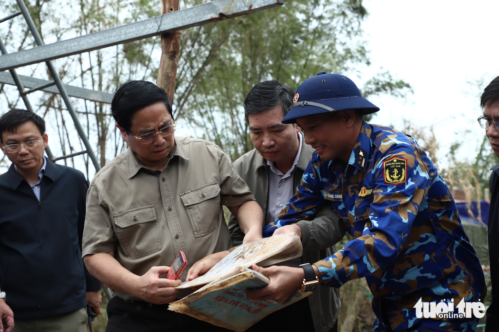 Thủ tướng yêu cầu mở 'Chiến dịch Quang Trung' dựng lại nhà cửa cho dân vùng lũ- Ảnh 6. vùng lũ - Ảnh 5.
