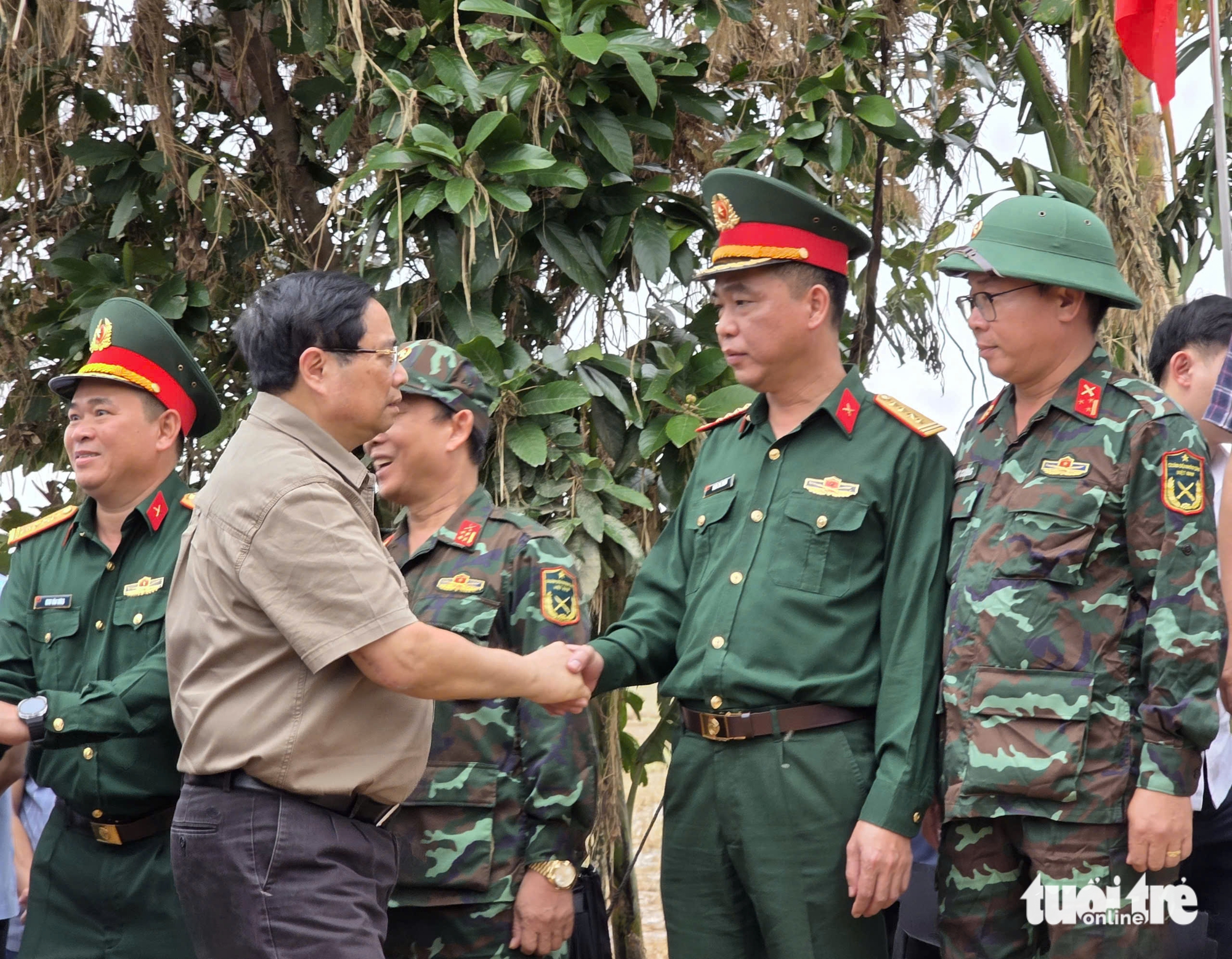 Thủ tướng yêu cầu mở 'Chiến dịch Quang Trung' dựng lại nhà cửa cho dân vùng lũ- Ảnh 9. vùng lũ - Ảnh 7.