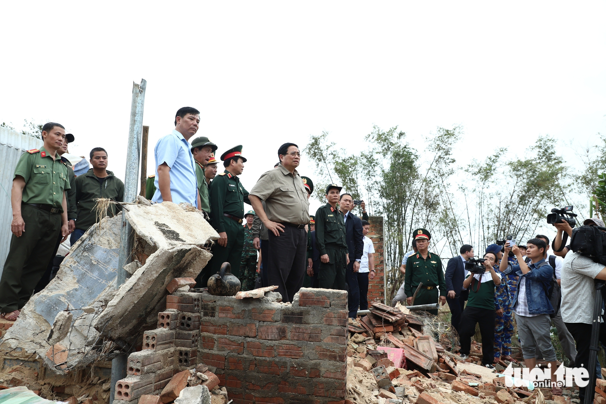 Thủ tướng yêu cầu mở 'Chiến dịch Quang Trung' dựng lại nhà cửa cho dân vùng lũ- Ảnh 1. vùng lũ - Ảnh 1.