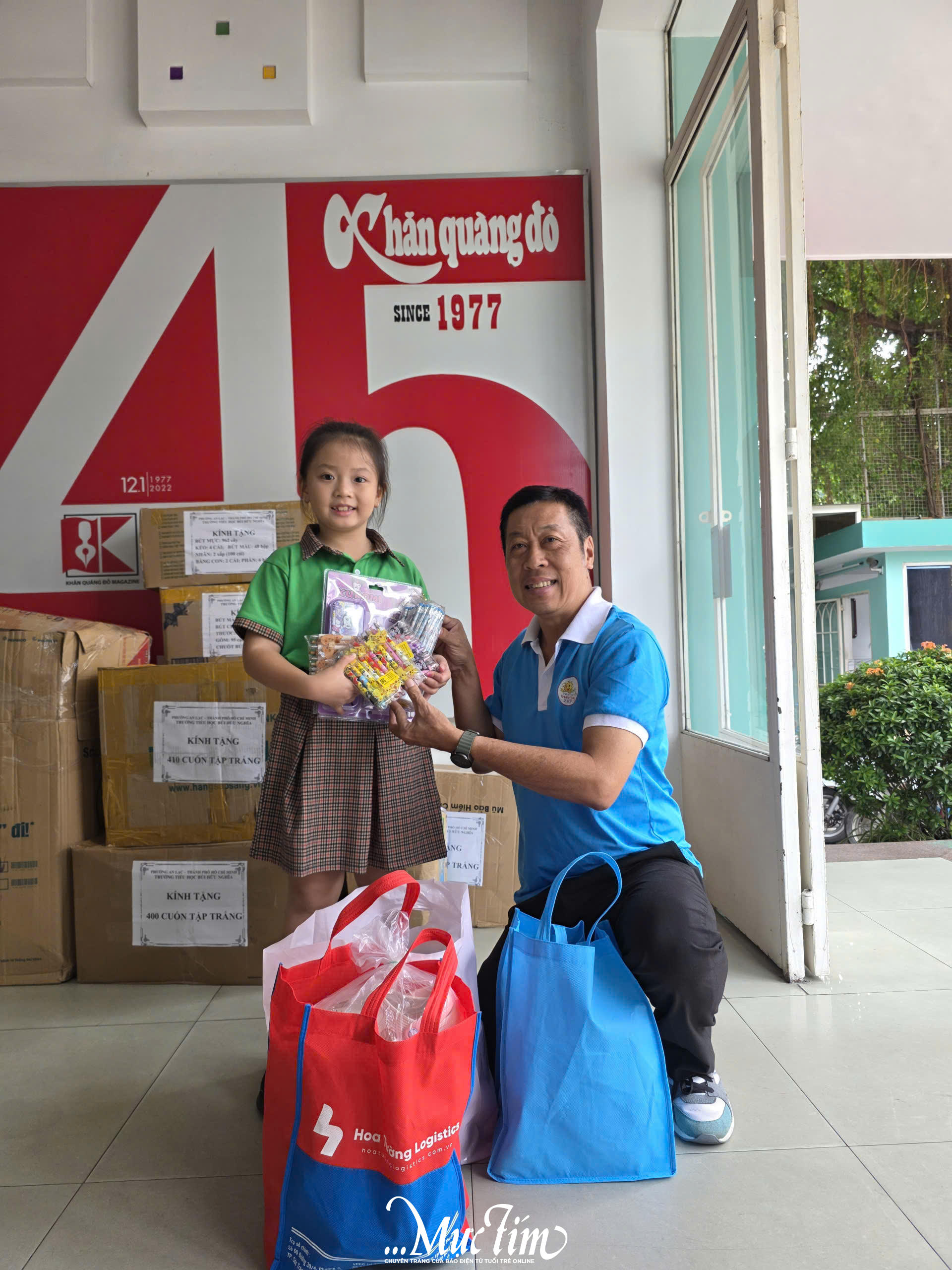 Nam sinh Trường THPT Bà Điểm vượt 18km để quyên góp dụng cụ học tập cho học trò vùng lũ ở miền Trung - Ảnh 2.