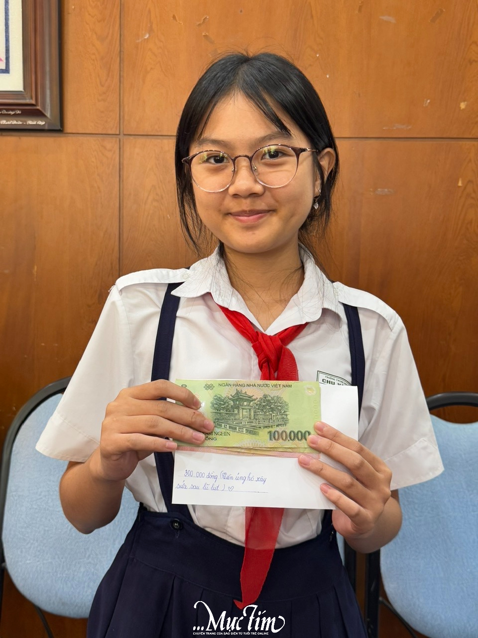 Nam sinh Trường THPT Bà Điểm vượt 18km để quyên góp dụng cụ học tập cho học trò vùng lũ ở miền Trung - Ảnh 4.