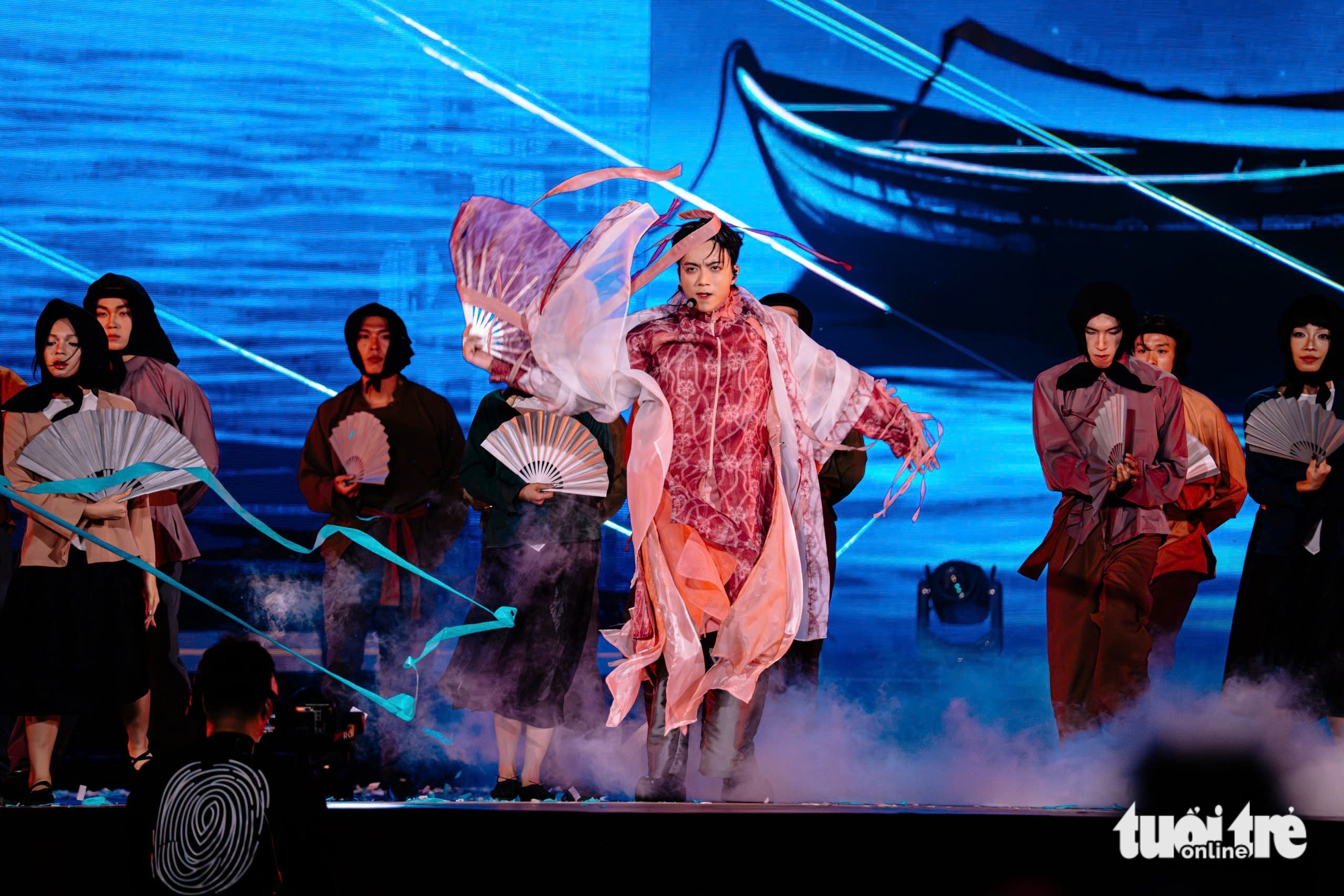 Soobin quyên hơn 1,2 tỉ cho miền Trung và có lập kỷ lục về concert của ca sĩ nam? - Ảnh 4. Soobin - Ảnh 3.