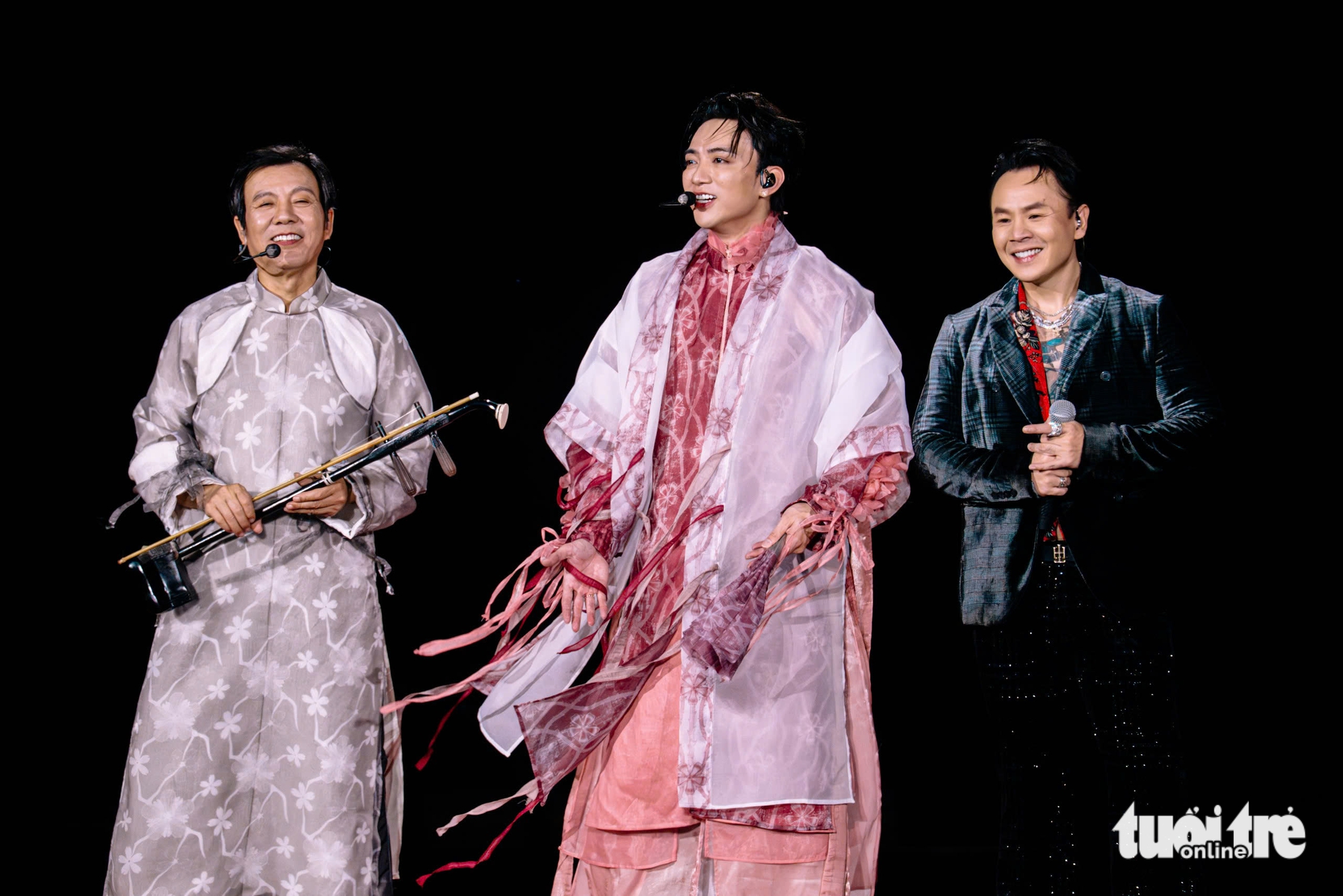 Soobin quyên hơn 1,2 tỉ cho miền Trung và có lập kỷ lục về concert của ca sĩ nam? - Ảnh 6. Soobin - Ảnh 5.