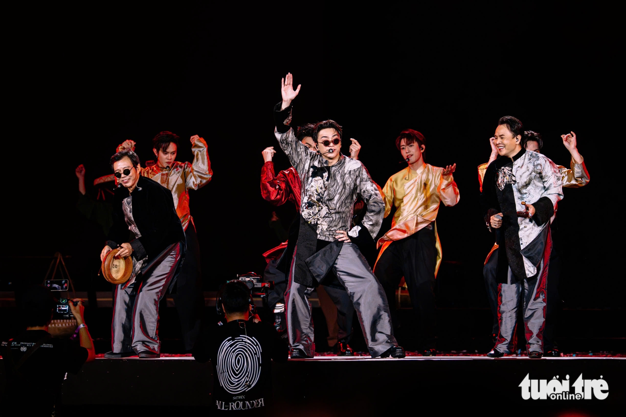 Soobin quyên hơn 1,2 tỉ cho miền Trung và có lập kỷ lục về concert của ca sĩ nam? - Ảnh 8. Soobin - Ảnh 7.