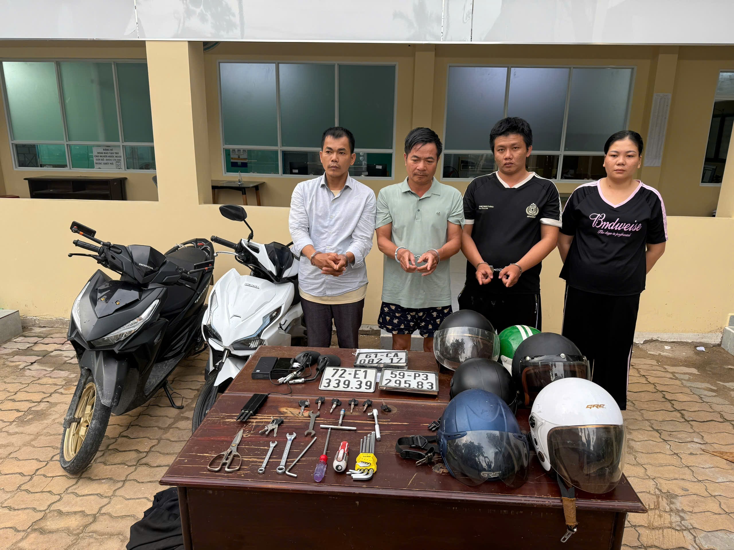 trộm cắp - Ảnh 1.