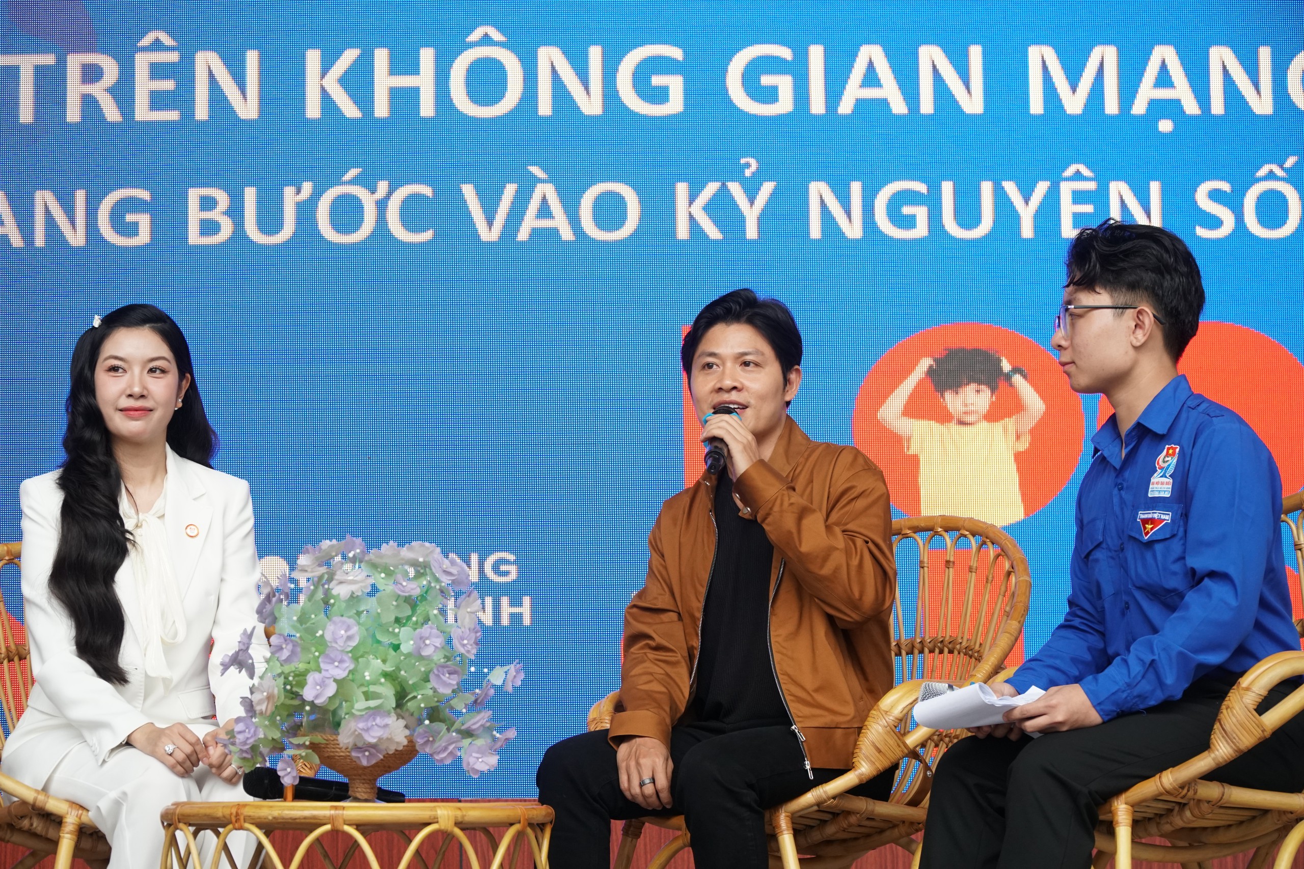 Nhạc sĩ Nguyễn Văn Chung: 'Các con sẽ không bao giờ một mình trên mạng xã hội' - Ảnh 2.