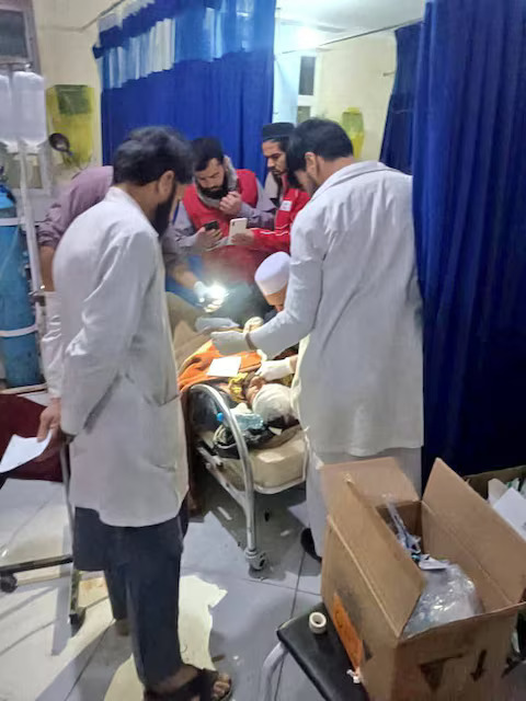 Powerful 6.3 quake kills at least 20 in Afghanistan, hundreds injured- Ảnh 3. Powerful 6.3 quake kills at least 20 in Afghanistan, hundreds injured- Ảnh 3.