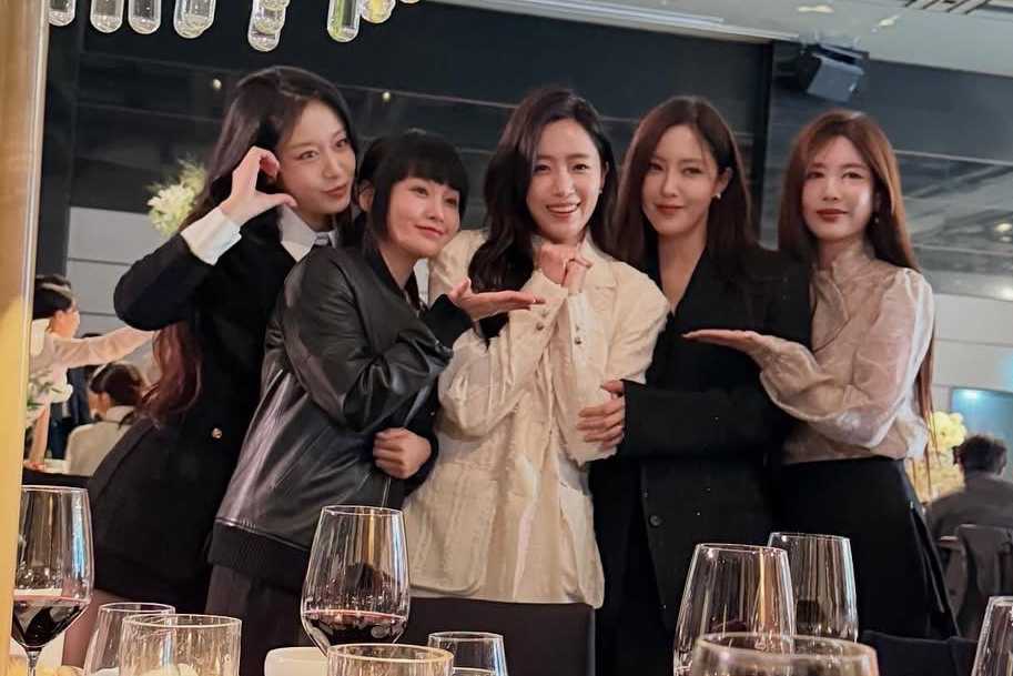 Eun Jung (T-Ara) rạng rỡ trong ngày cưới, các thành viên tụ họp chúc phúc - Ảnh 2.