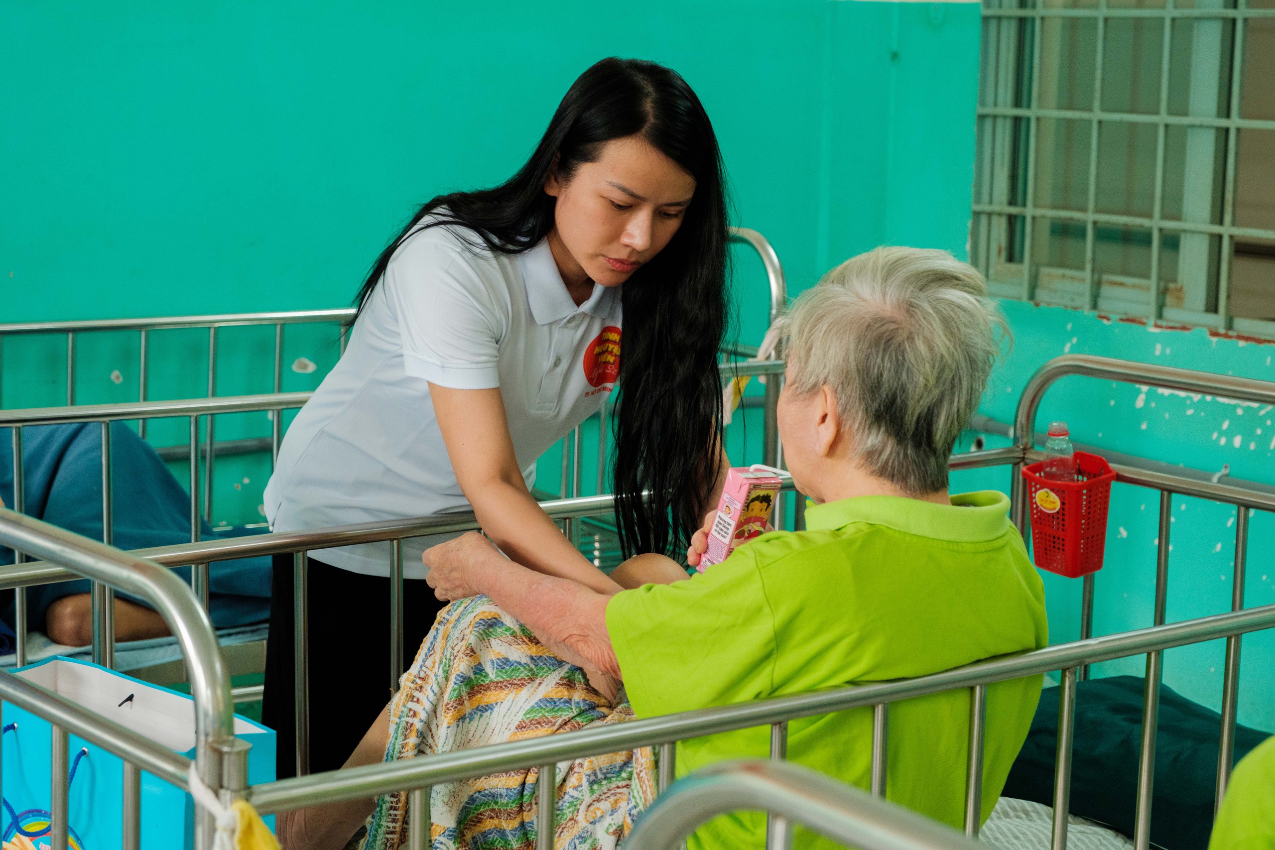 Đội tình nguyện viên nghệ sĩ TP.HCM - Ảnh 7.