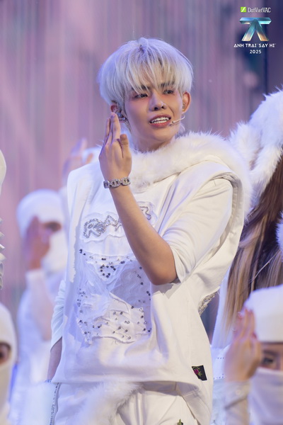 Dillan Hoàng Phan bật mí chuyện hậu trường khi lần đầu làm đội trưởng trong Anh trai say hi- Ảnh 1. Dillan Hoàng Phan bật mí chuyện hậu trường khi lần đầu làm đội trưởng trong Anh trai say hi- Ảnh 1.