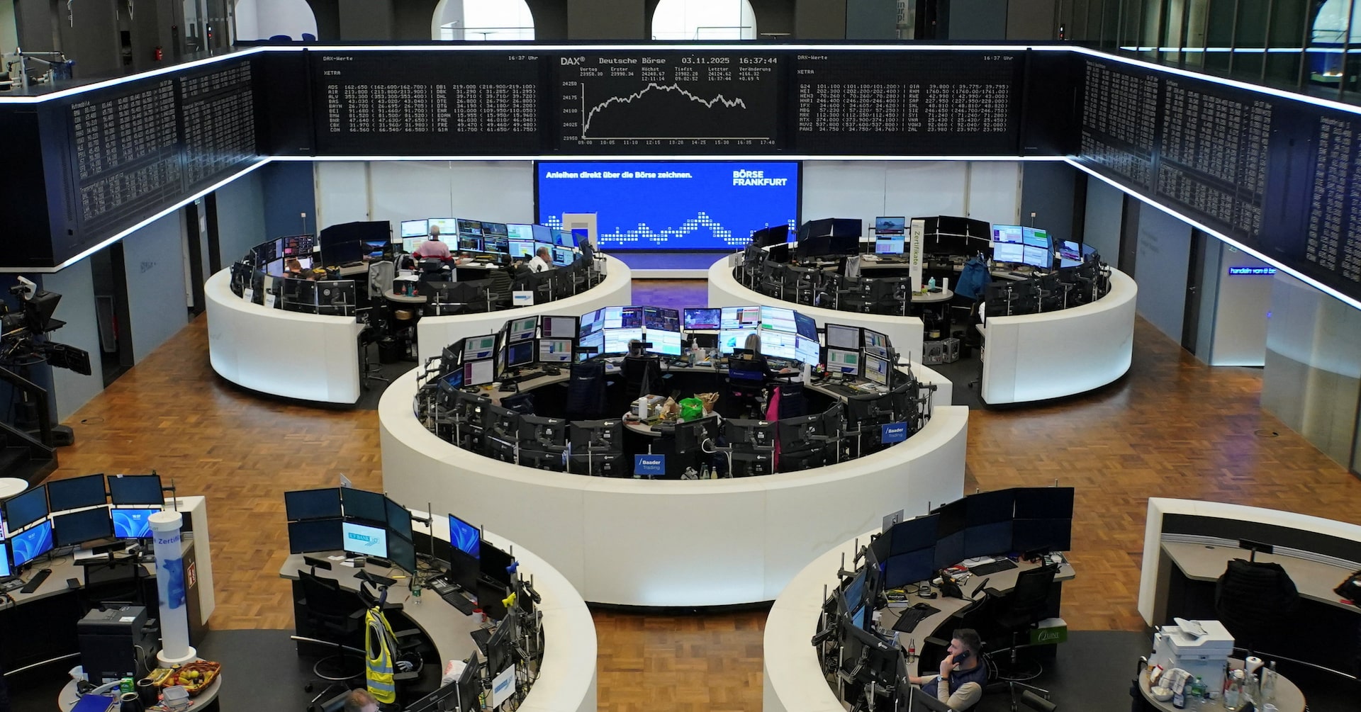 Asian markets slide as tech valuations worry investors - Ảnh 2.