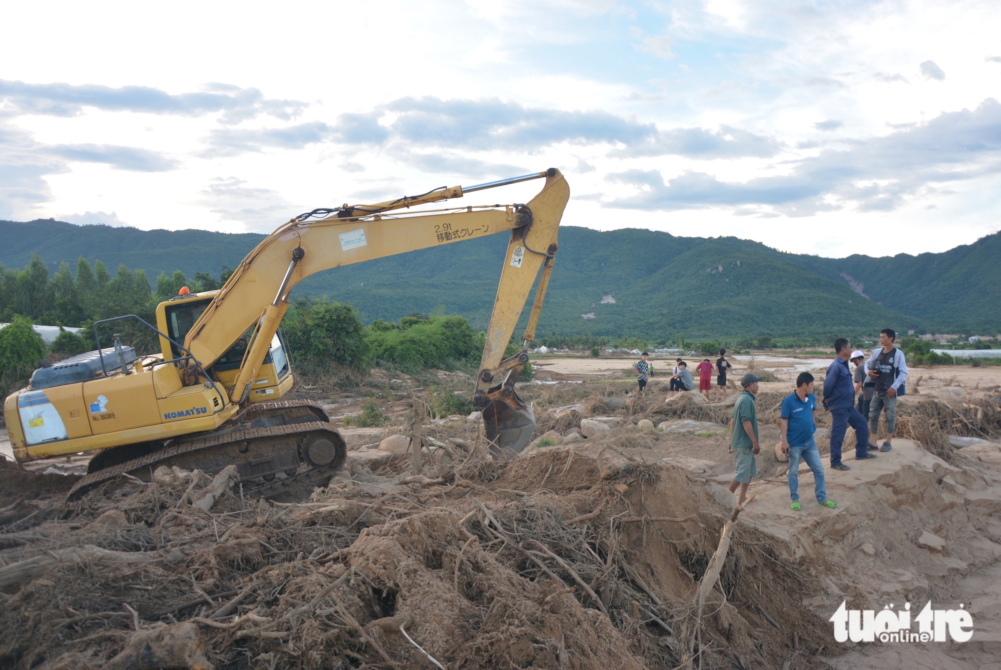 Người dân Tuy Phong gượng dậy sau trận ‘bom nước’ càn quét- Ảnh 5.
