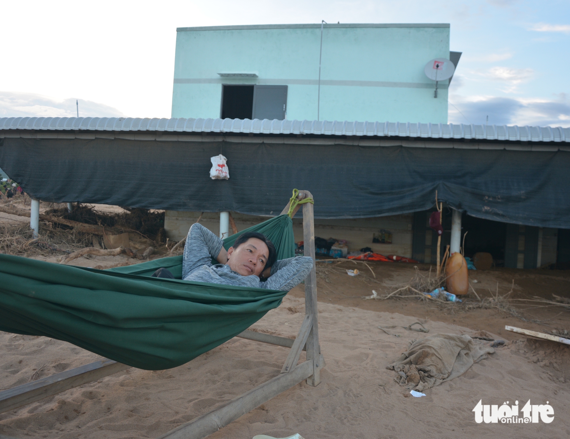 Người dân Tuy Phong gượng dậy sau trận ‘bom nước’ càn quét - Ảnh 7.