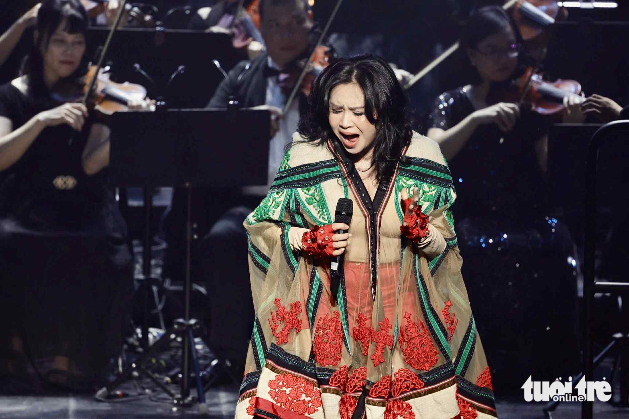 Ca sĩ Hồng Nhung ‘phê bình’ nhạc sĩ Dương Thụ - Ảnh 8.