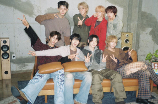 Loạt sao Hàn đổ bộ lễ trao giải MAMA; AHOF tung mini album mới- Ảnh 3. Loạt sao Hàn đổ bộ lễ trao giải MAMA; AHOF tung mini album mới- Ảnh 3.