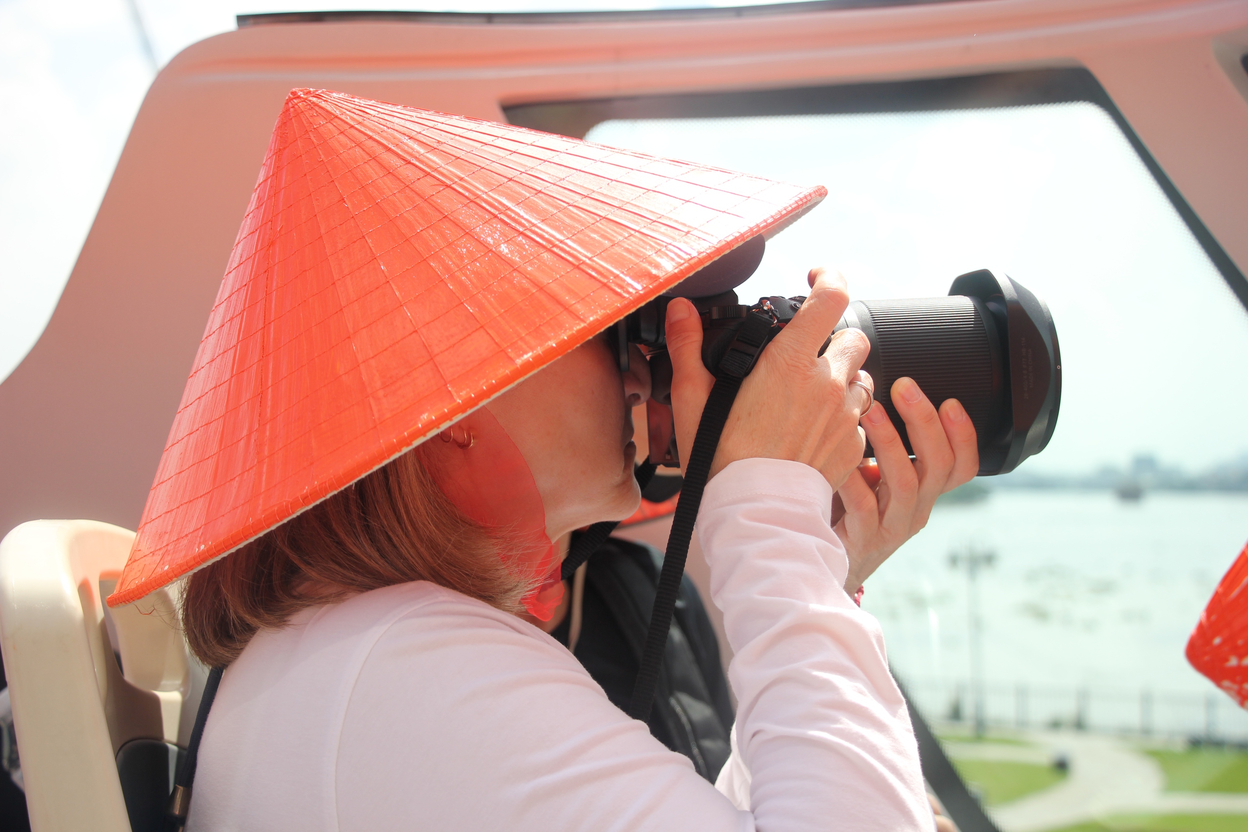 New Saigon Heritage double-decker bus tour debuts with 3 days of free rides- Ảnh 8. New Saigon Heritage double-decker bus tour debuts with 3 days of free rides- Ảnh 8.