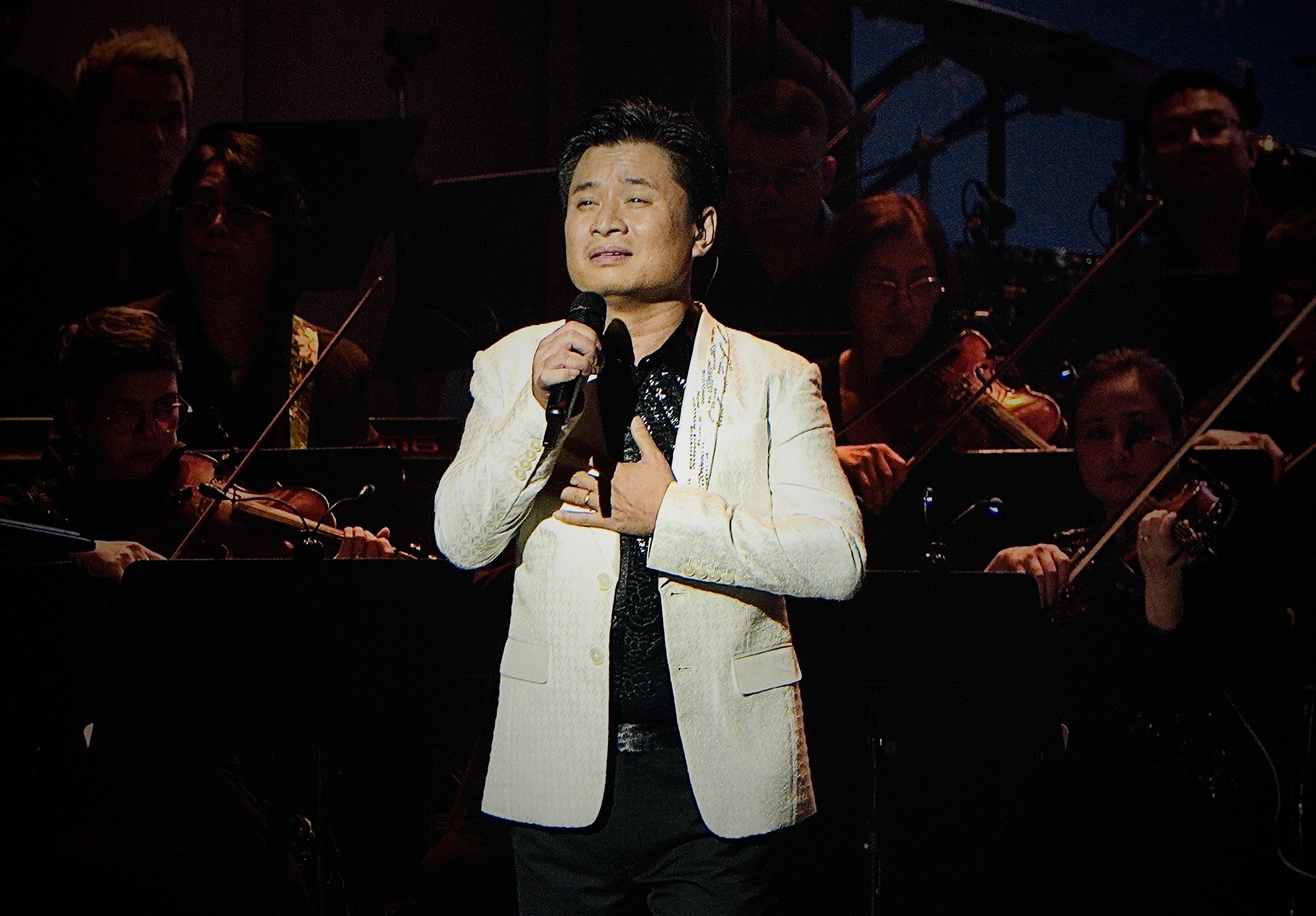 Ca sĩ Hồng Nhung ‘phê bình’ nhạc sĩ Dương Thụ - Ảnh 9.