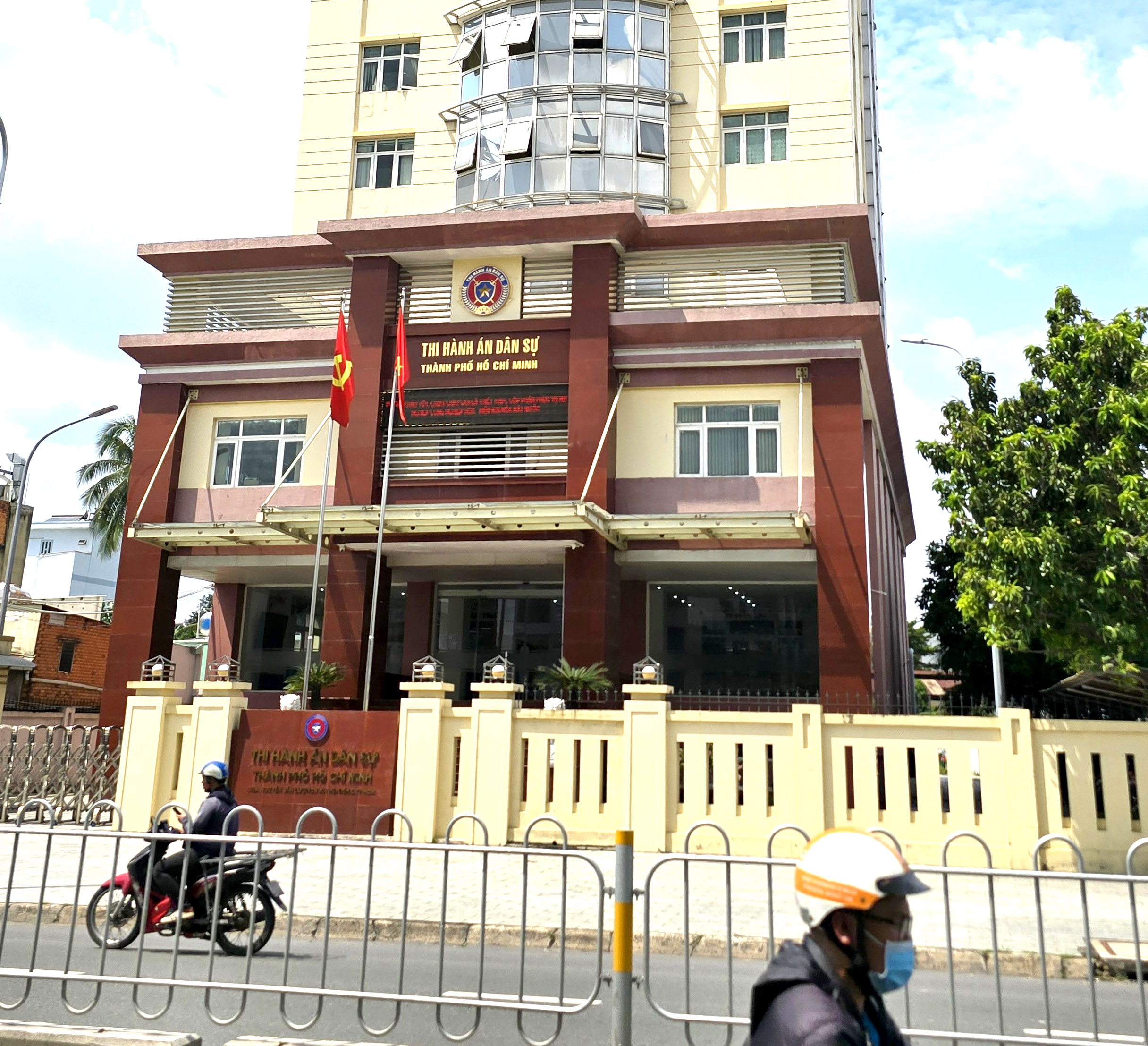 Vụ thu giữ 78 tỉ trái bản án: Viện kiểm sát kháng nghị, sau 10 tháng Thi hành án TP.HCM vẫn giữ tiền - Ảnh 1.