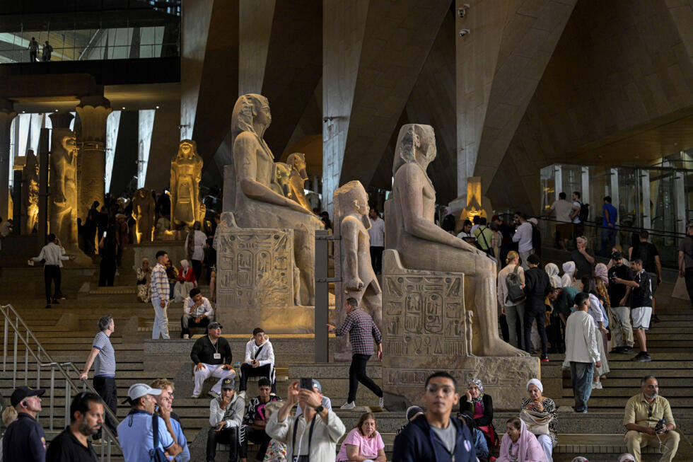 King Tut's collection displayed for first time at Egypt's grand museum- Ảnh 3.