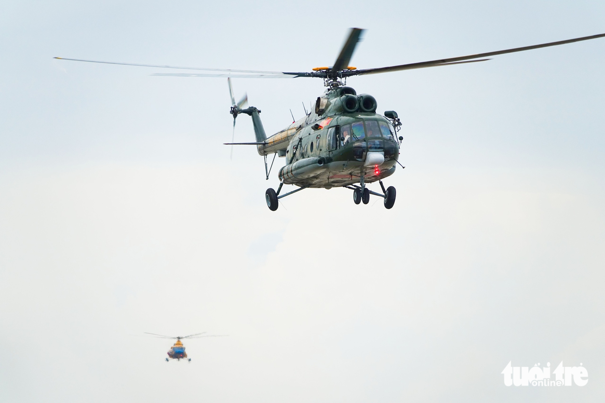 Vietnam Air Force conducts over-sea rescue training in Rach Gia - Ảnh 9.