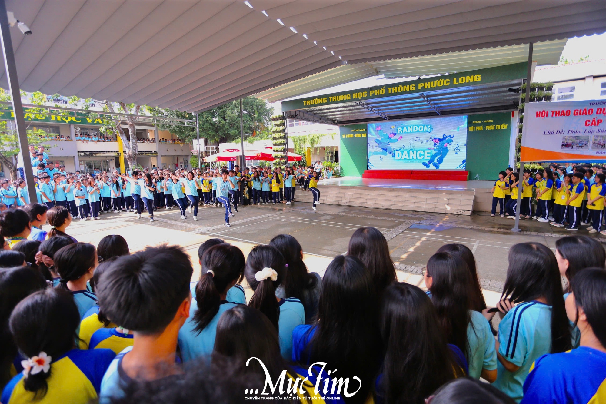 Teen Trường THPT Phước Long nạp lại năng lượng với random dance trong 'Giờ ra chơi vui vẻ' - Ảnh 1.