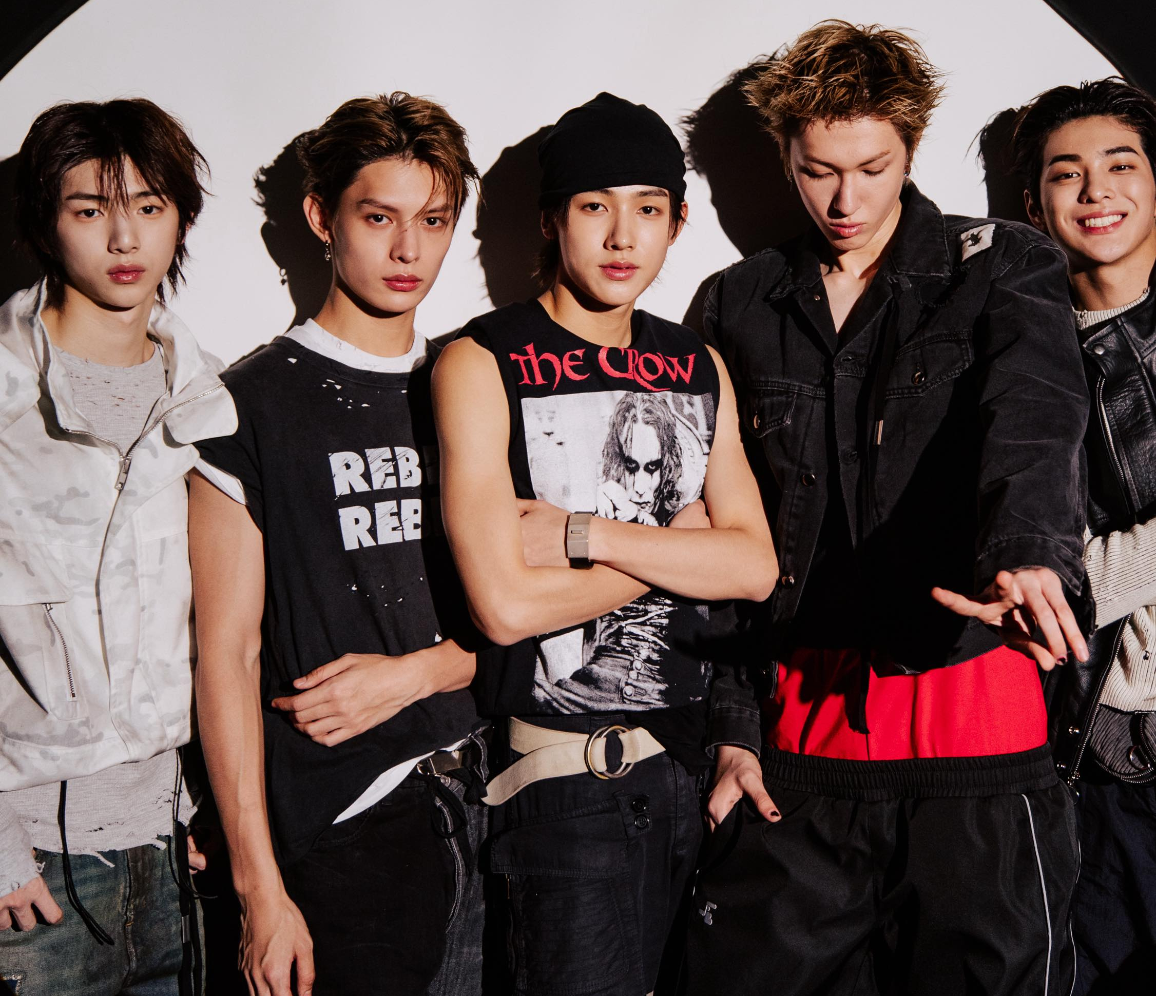 Jungkook, Jimin (BTS) nhá hàng ảnh du hí Đà Nẵng - Ảnh 3.