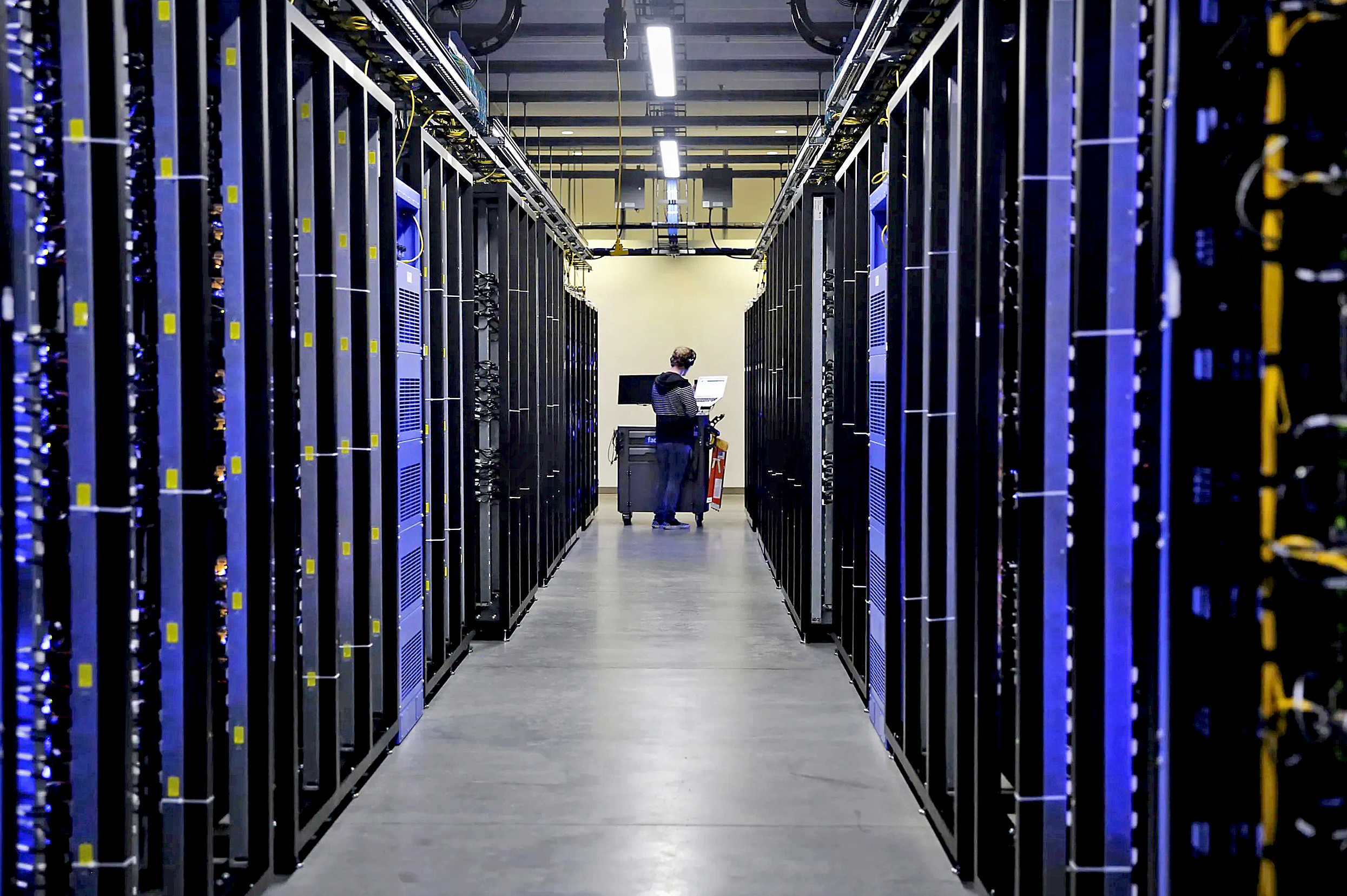 Google tính đưa trung tâm dữ liệu AI ra không gian - Ảnh 1.