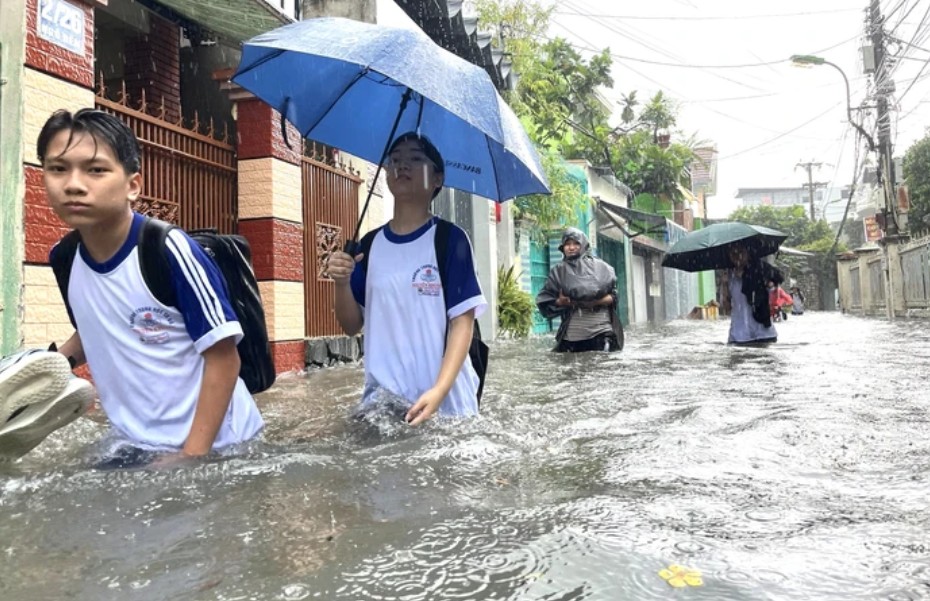Gia Lai, Đắk Lắk, Khánh Hòa cho học sinh nghỉ học để tránh bão Kalmaegi - Ảnh 1.