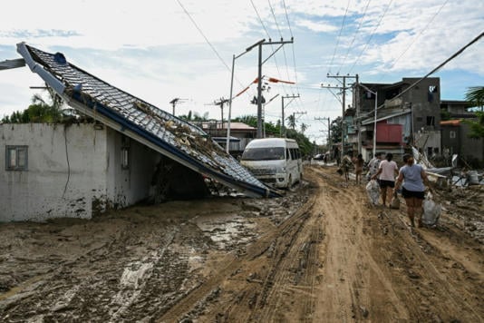 Philippine death toll tops 140 as typhoon heads towards Vietnam- Ảnh 2. Philippine death toll tops 140 as typhoon heads towards Vietnam- Ảnh 2.
