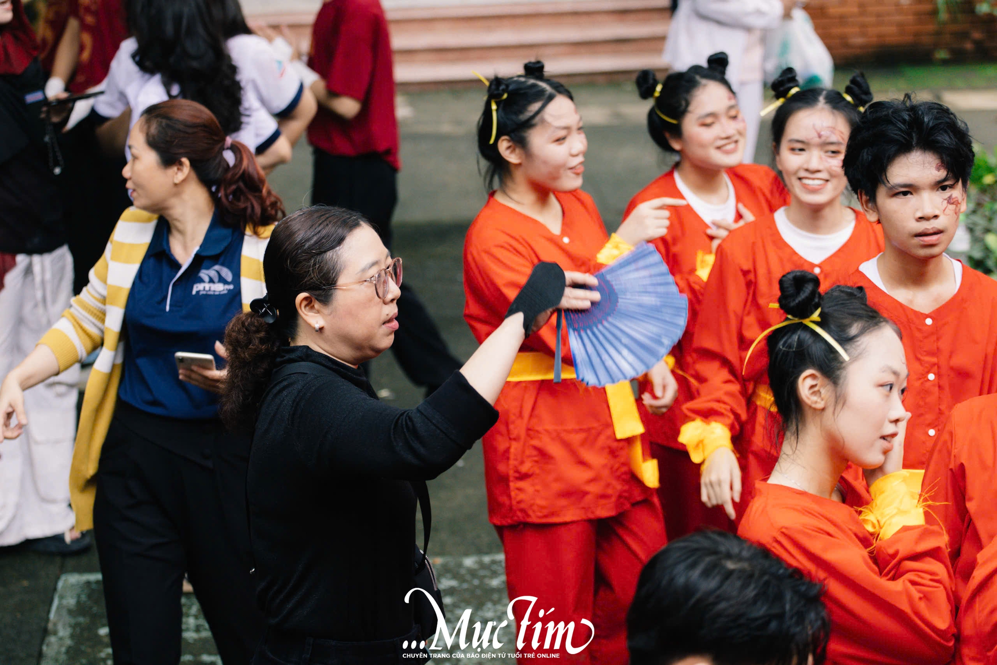Trường THPT Nguyễn Hữu Huân bùng nổ với hội thi flashmob giờ ra chơi- Ảnh 6. Trường THPT Nguyễn Hữu Huân bùng nổ với hội thi flashmob giờ ra chơi- Ảnh 6.