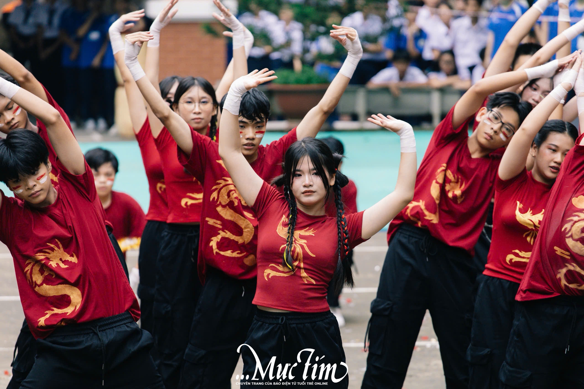 Trường THPT Nguyễn Hữu Huân bùng nổ với hội thi flashmob giờ ra chơi- Ảnh 14. Trường THPT Nguyễn Hữu Huân bùng nổ với hội thi flashmob giờ ra chơi- Ảnh 14.