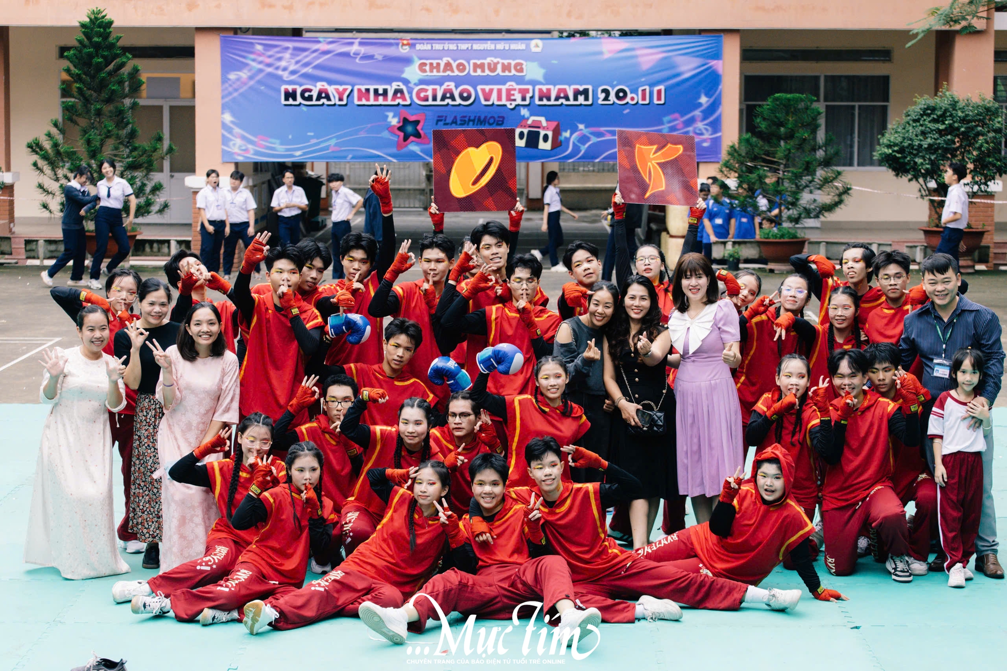 Trường THPT Nguyễn Hữu Huân bùng nổ với hội thi flashmob giờ ra chơi- Ảnh 20. Trường THPT Nguyễn Hữu Huân bùng nổ với hội thi flashmob giờ ra chơi- Ảnh 20.