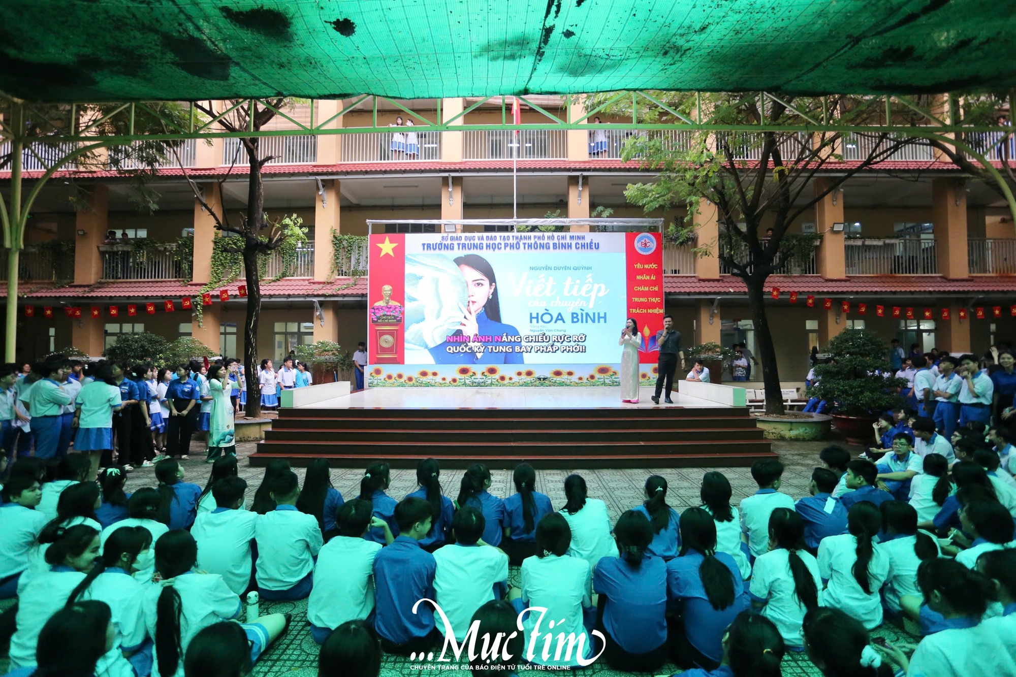 Nạp 'vitamin' âm nhạc cùng teen Trường THPT Bình Chiểu trong giờ ra chơi- Ảnh 1. Nạp 'vitamin' âm nhạc cùng teen Trường THPT Bình Chiểu trong giờ ra chơi- Ảnh 1.