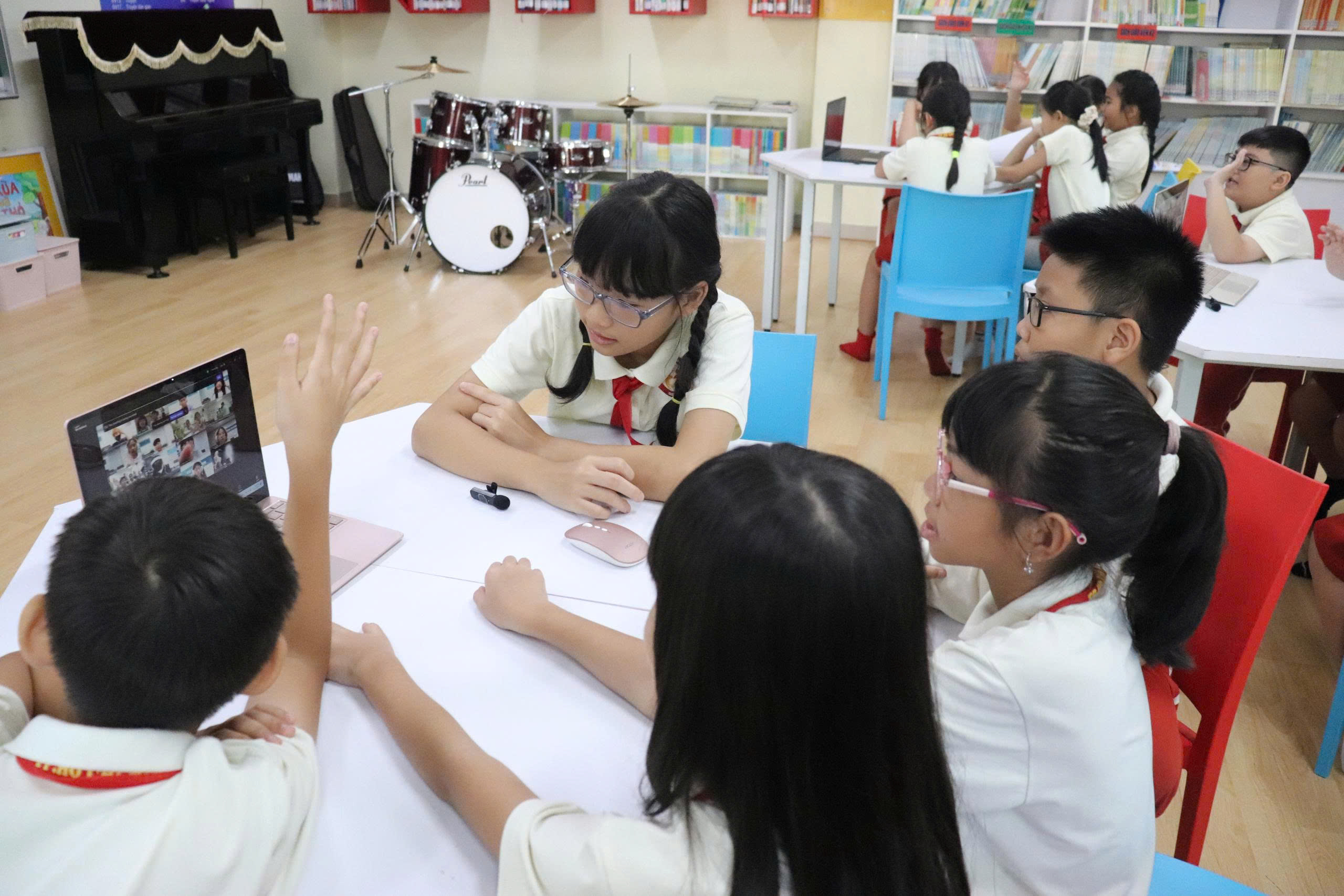 Trường tiểu học ở TP.HCM giao lưu quốc tế với các trường Singapore, Hàn Quốc - Ảnh 6.