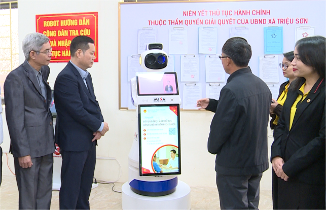 Xã đầu tiên ở Thanh Hóa đưa robot AI vào phục vụ hành chính công - Ảnh 1.