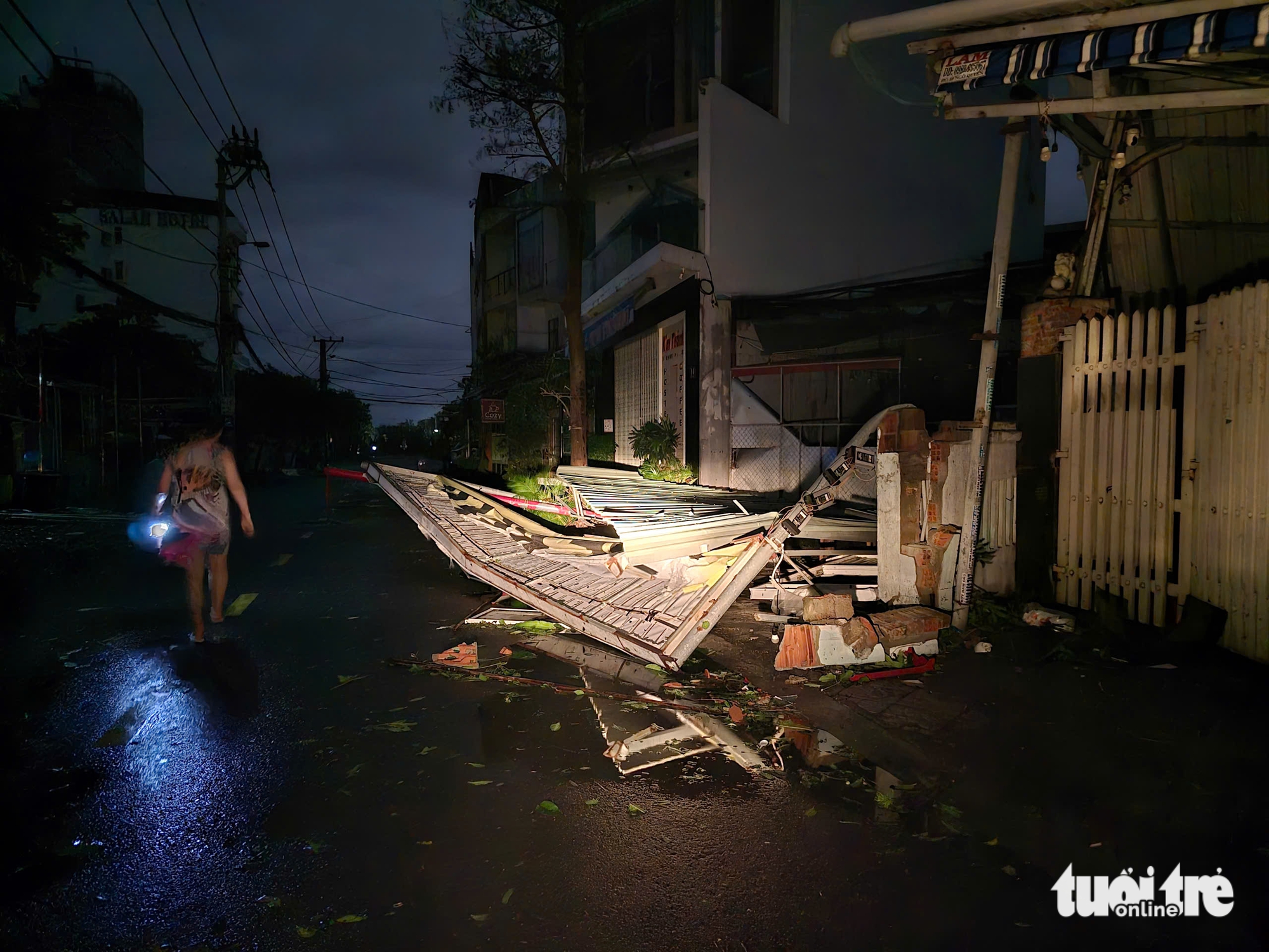 Storm Kalmaegi causes severe destruction across Vietnam’s Dak Lak, Gia Lai- Ảnh 8.