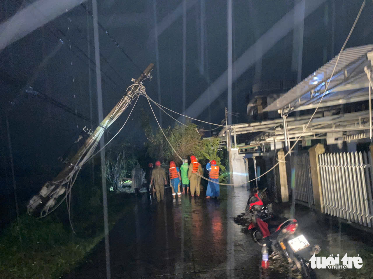 Storm Kalmaegi causes severe destruction across Vietnam’s Dak Lak, Gia Lai- Ảnh 9.