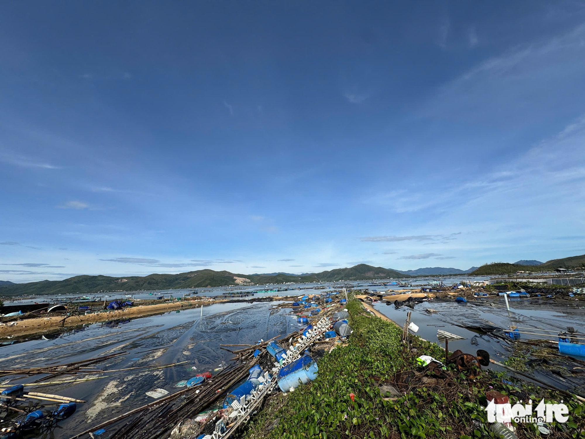 Cố gượng dậy sau thiệt hại nặng nề do bão Kalmaegi- Ảnh 4. bão số 13 - Ảnh 4.