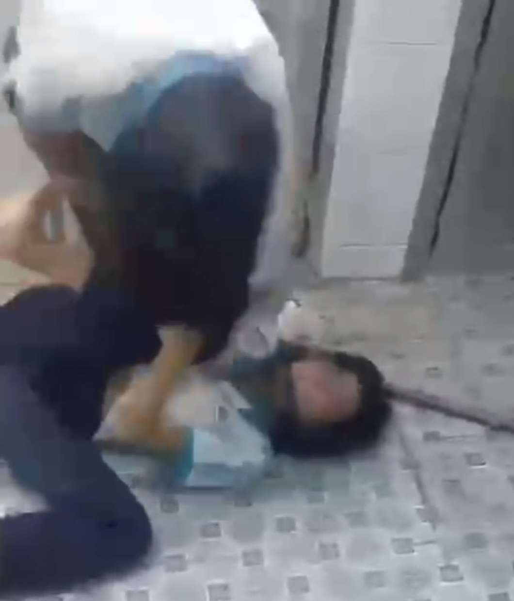 nữ sinh đánh nhau - Ảnh 1.