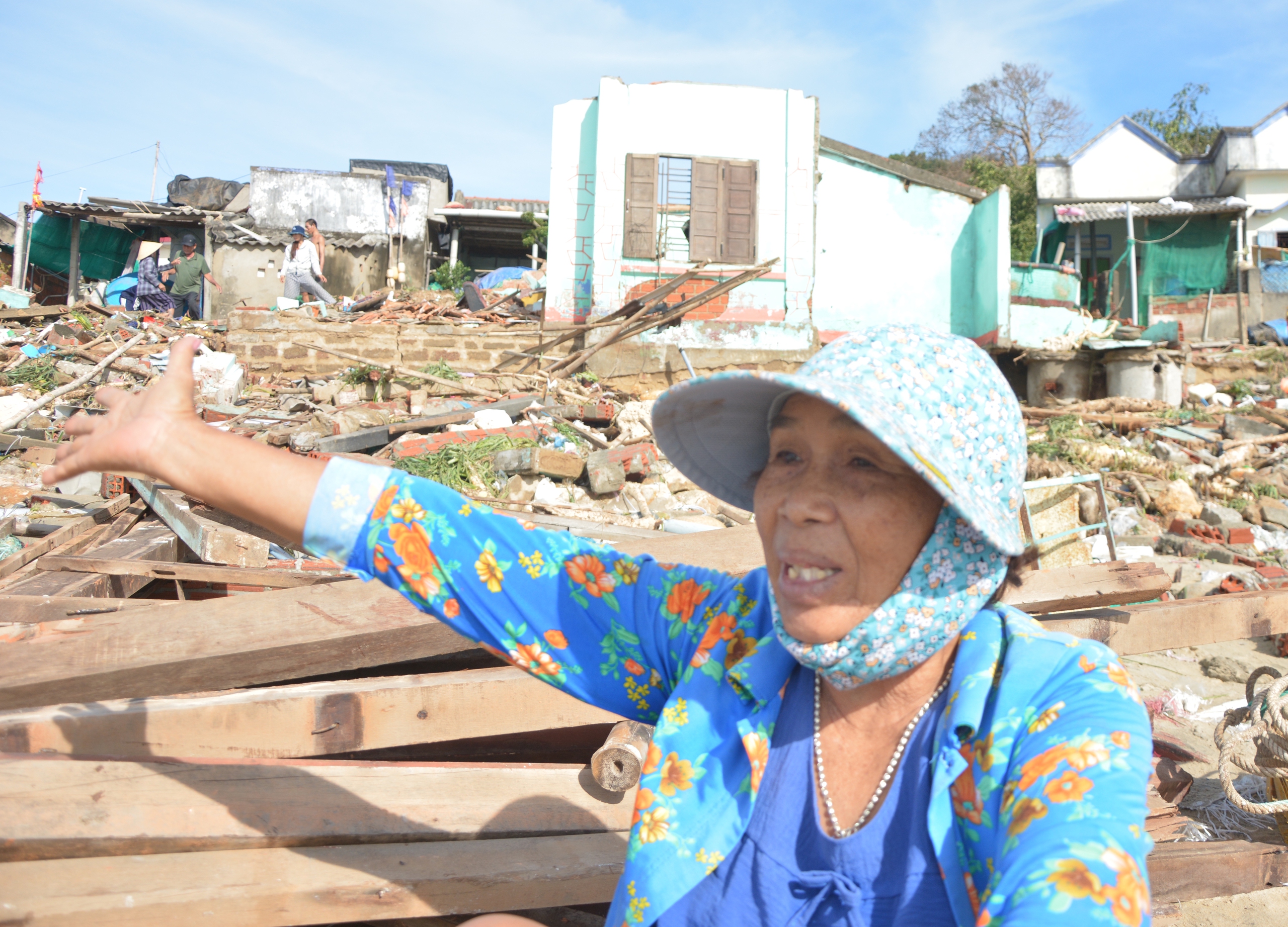 Storm Kalmaegi wipes out Vietnamese fishing village- Ảnh 5.