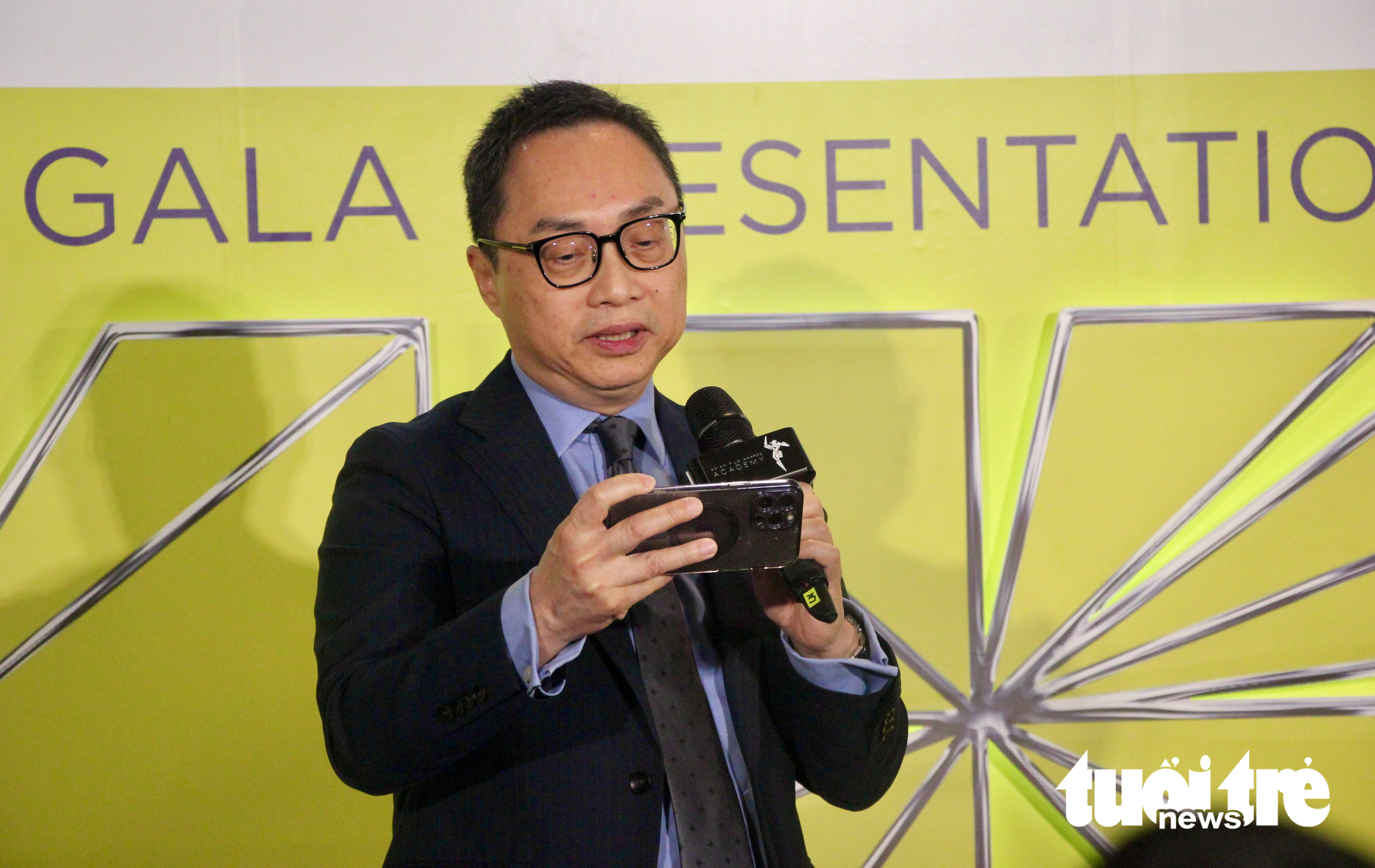 Louis Koo, Sammo Hung thrill fans at Hong Kong Film Gala Presentation opening in Ho Chi Minh City - Ảnh 11.