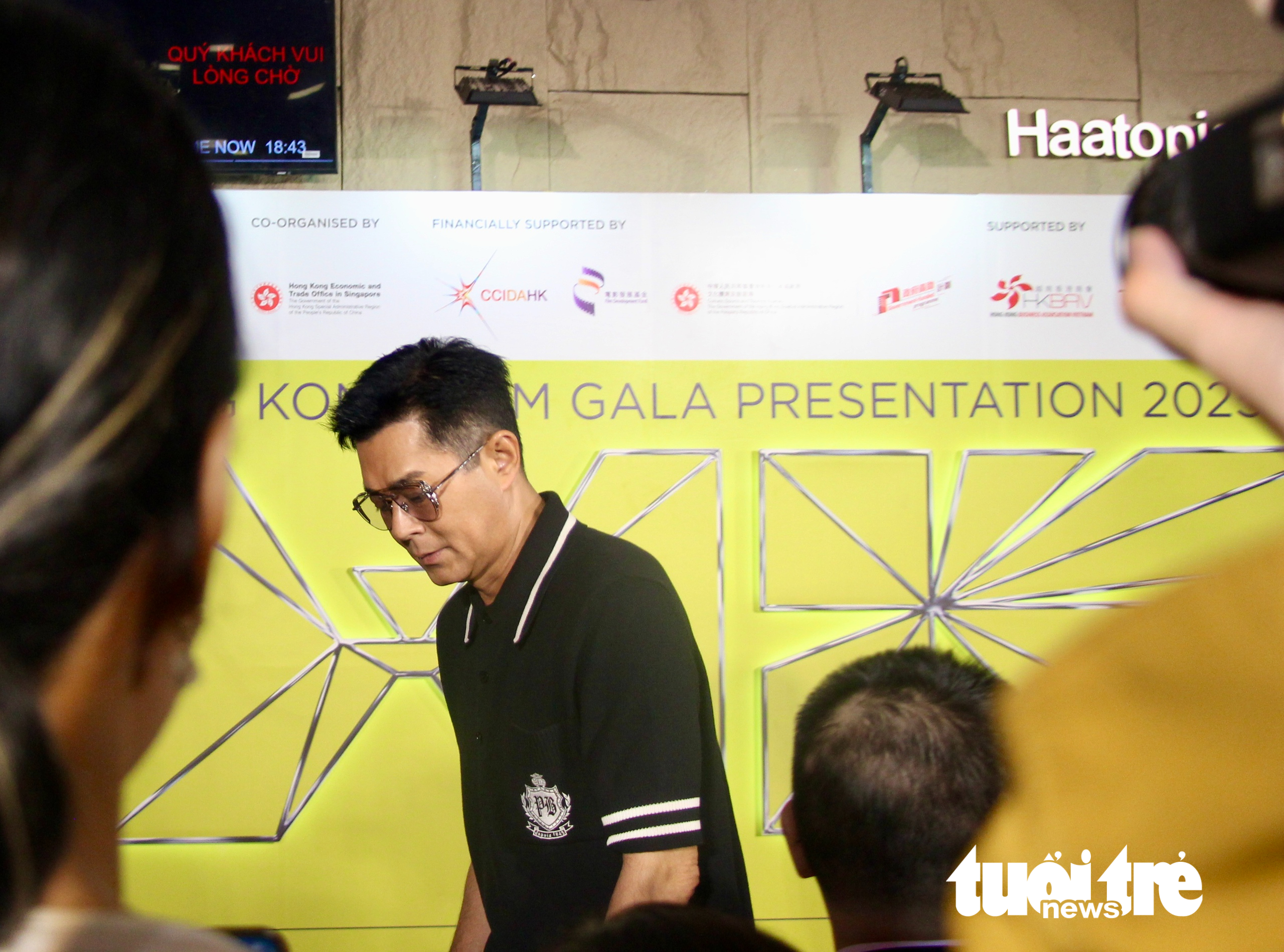 Louis Koo, Sammo Hung thrill fans at Hong Kong Film Gala Presentation opening in Ho Chi Minh City - Ảnh 1.